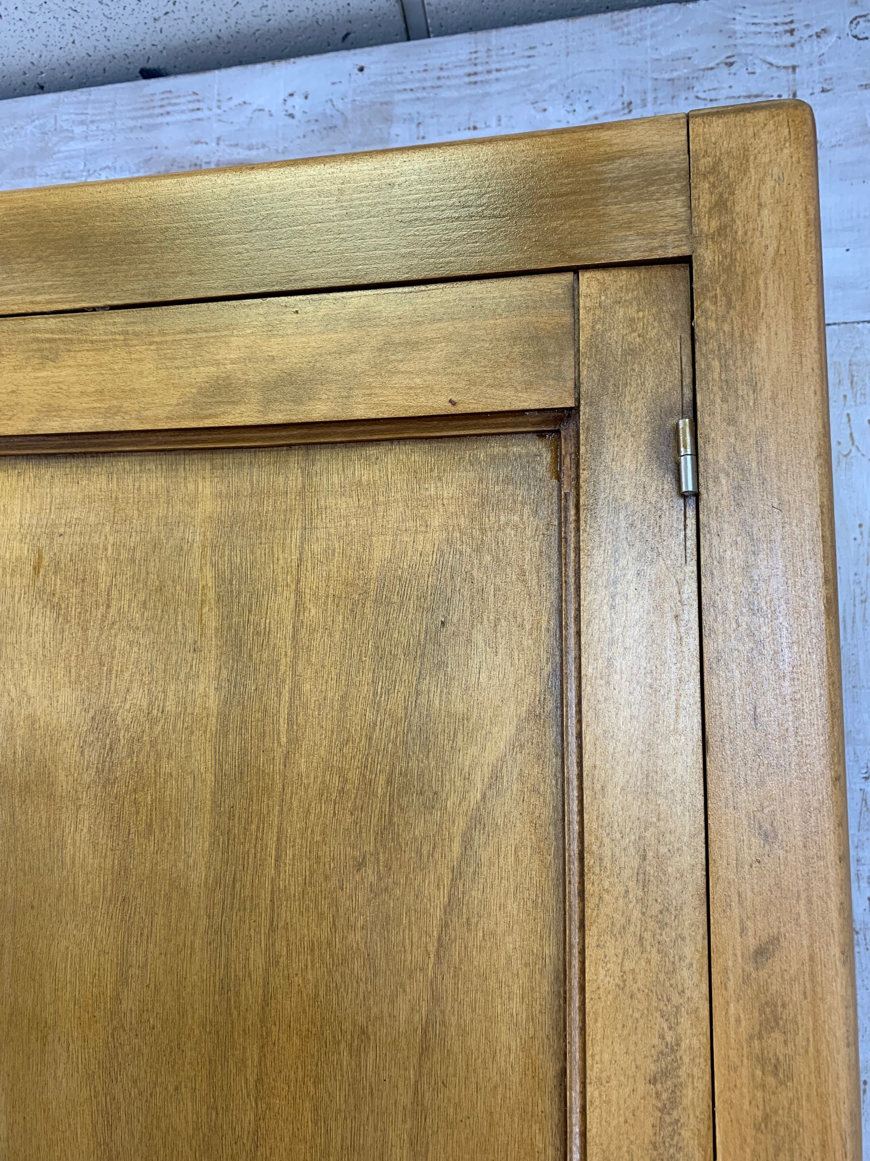 Armoire parisienne vintage