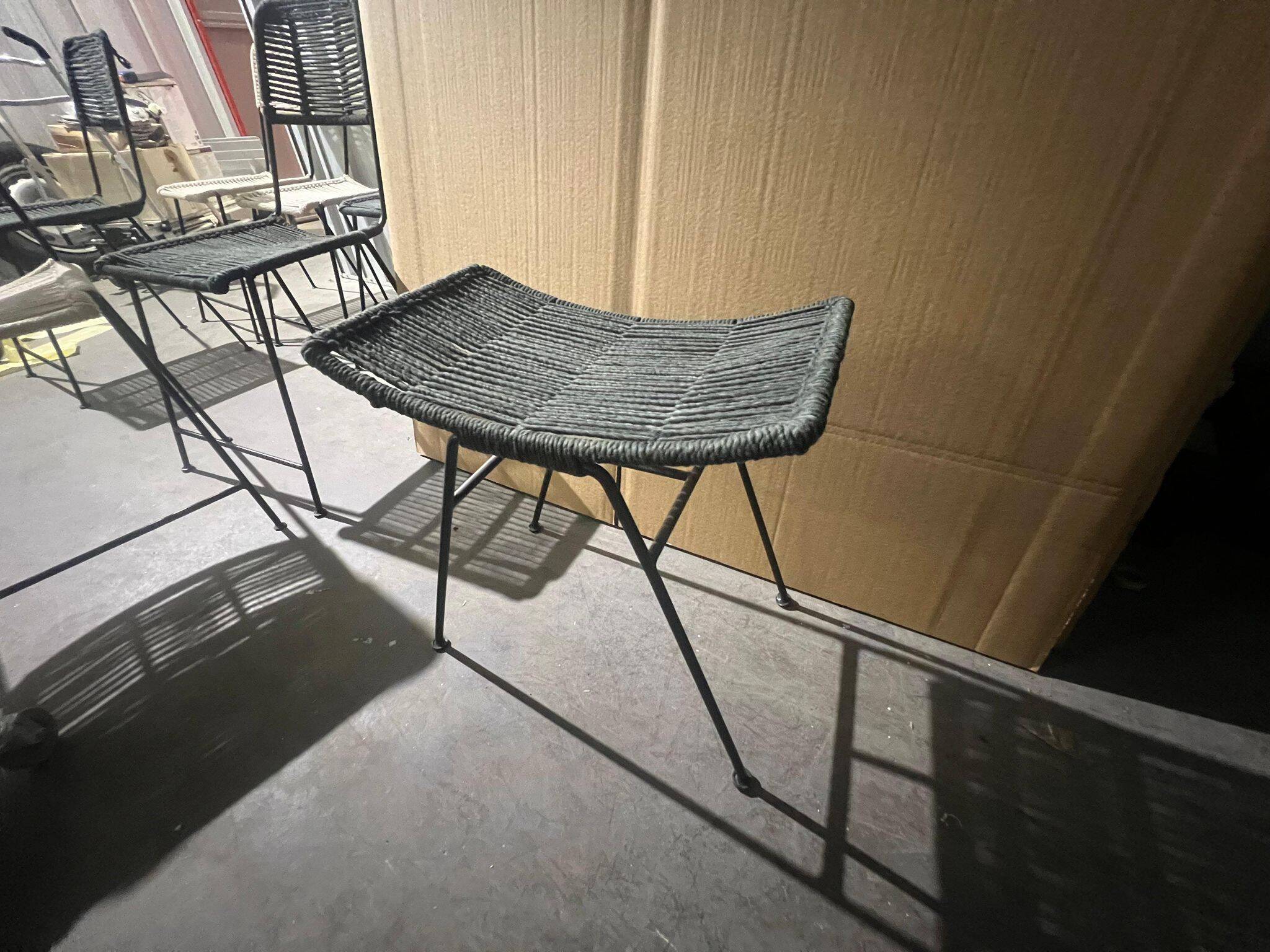 Murgi caravan stool black