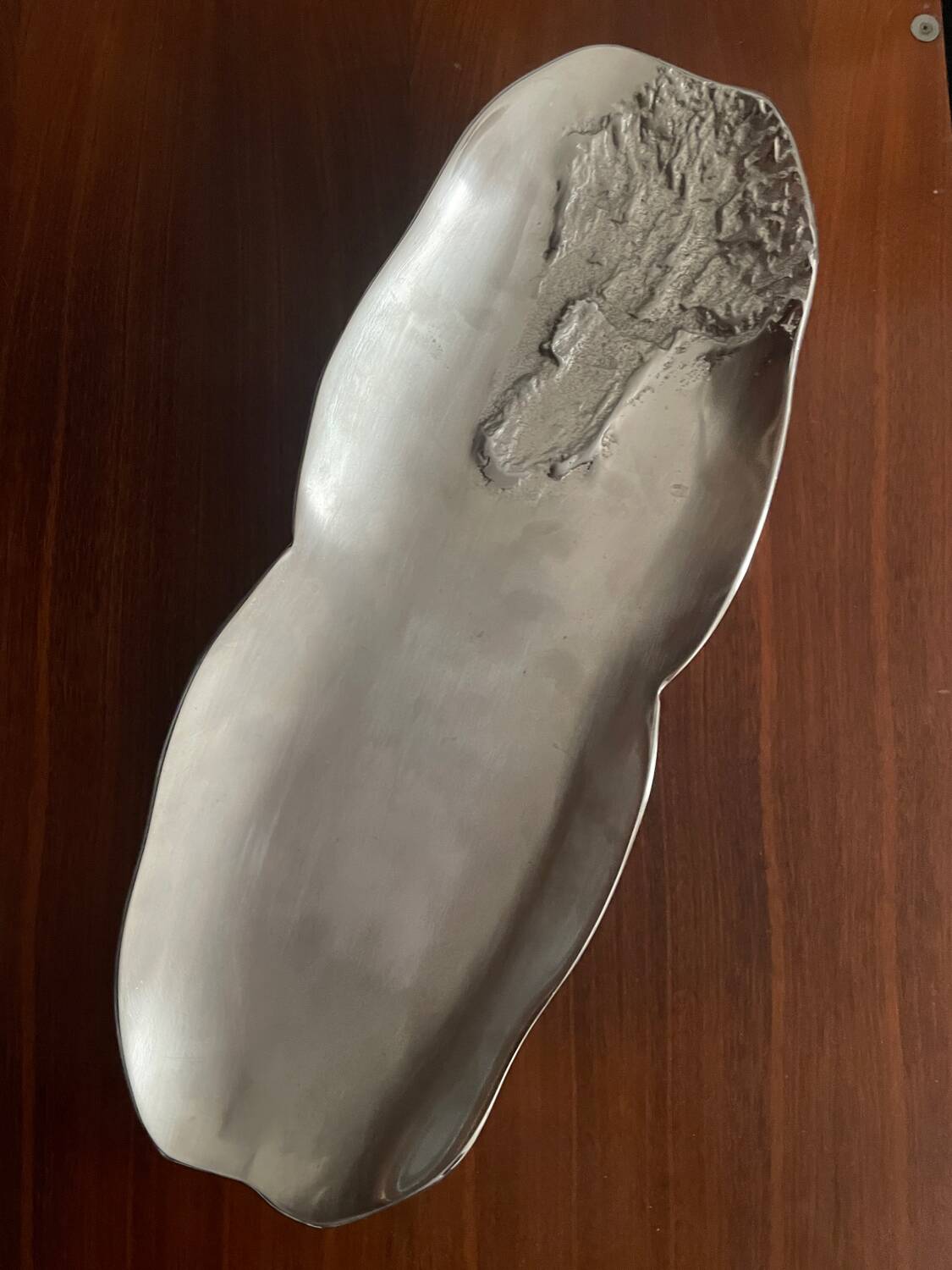 Cast aluminum centerpiece