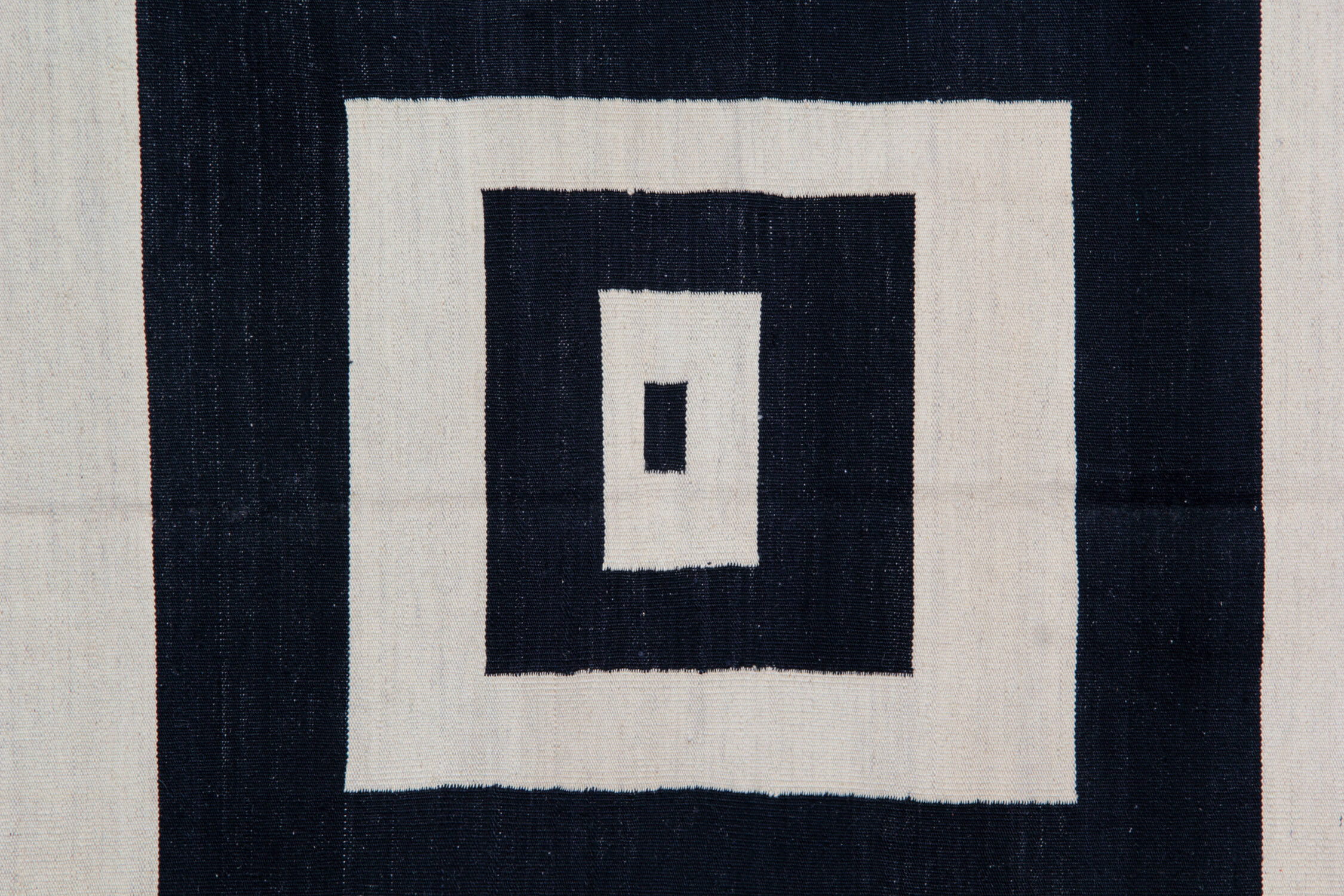 Black and cream kilim area rug 253 x 338 cm