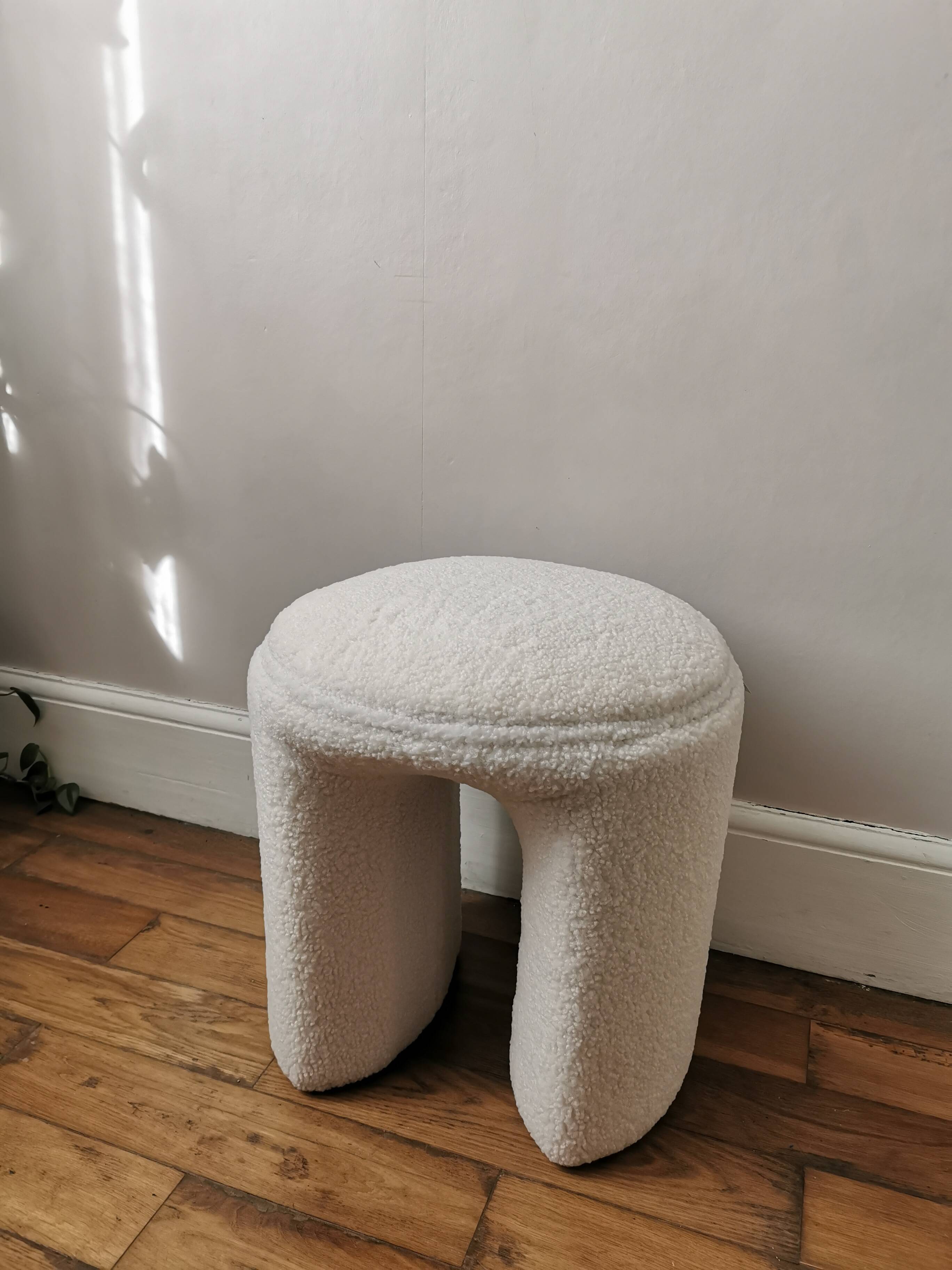 Léon stool in white boucle fabric