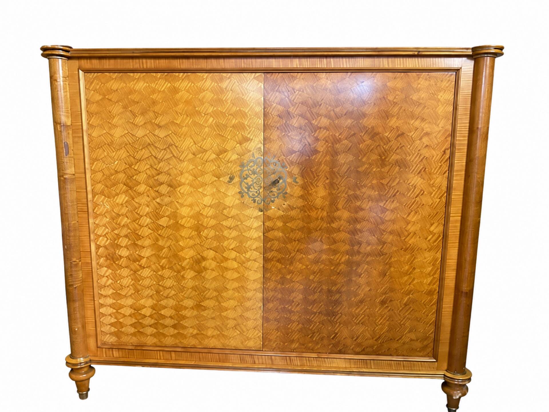 Jules Leleu–Armoire basse modèle Présidentiel, 1955–Marqueterie sycomo