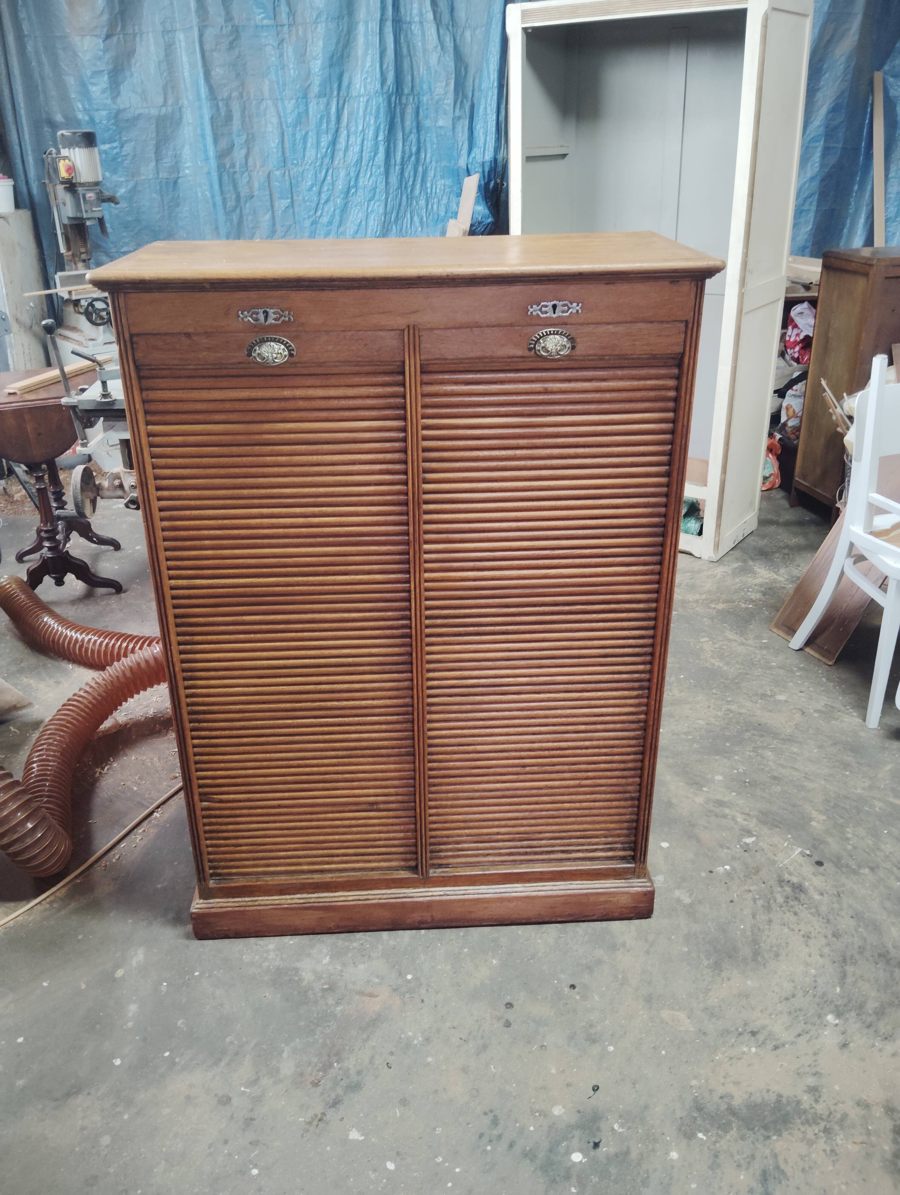 Double curtain cabinet in oak "notary's furniture"