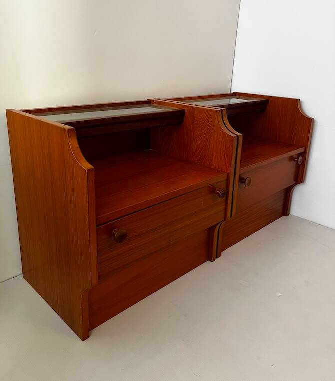 Paire de tables de chevet en teck