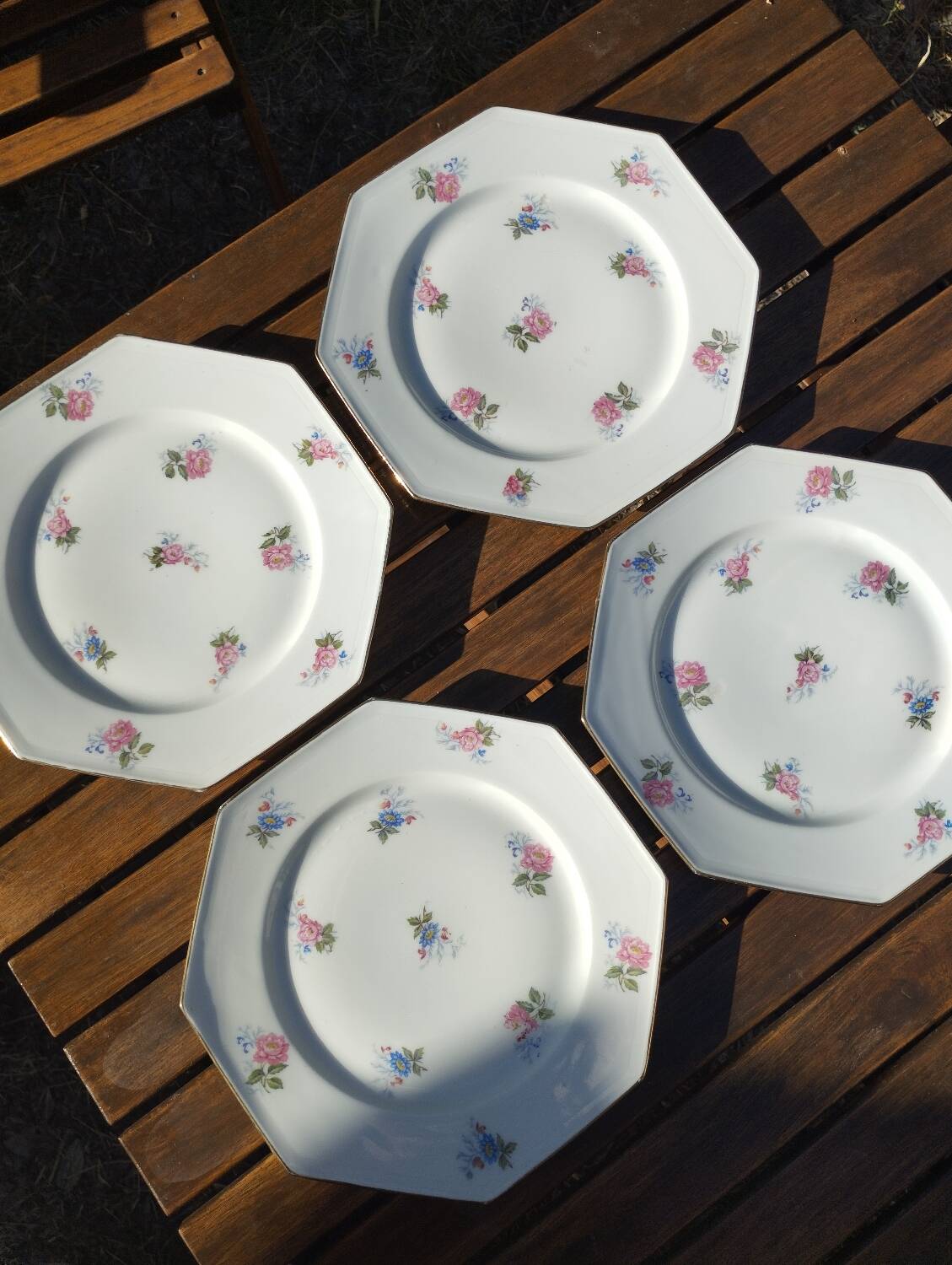 4 flat plates in Limoges porcelain