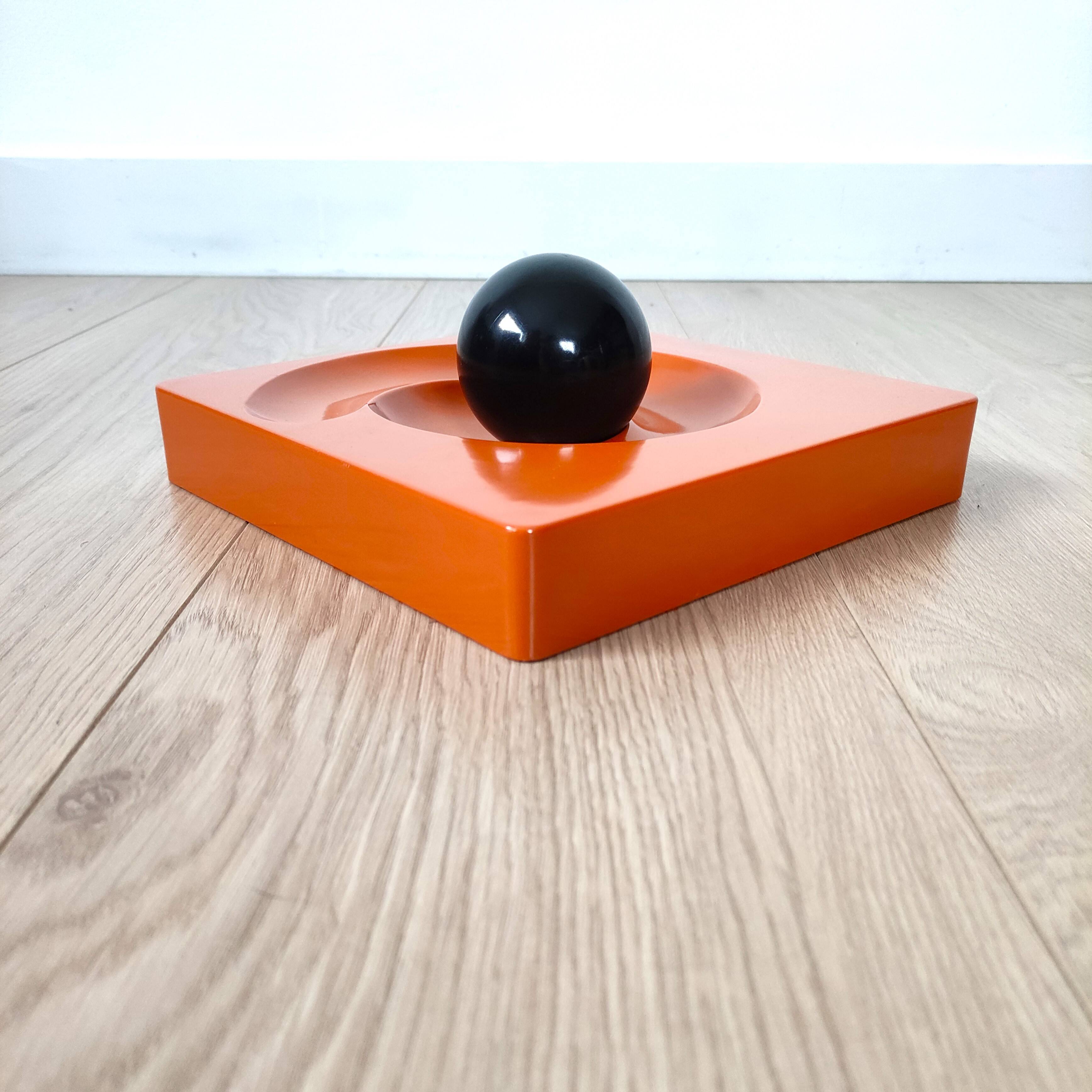 Vintage space age design ashtray by Eleonore Peduzzi Riva - Artemide