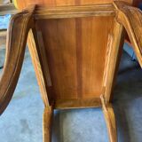 Table en bois, pieds sculptés