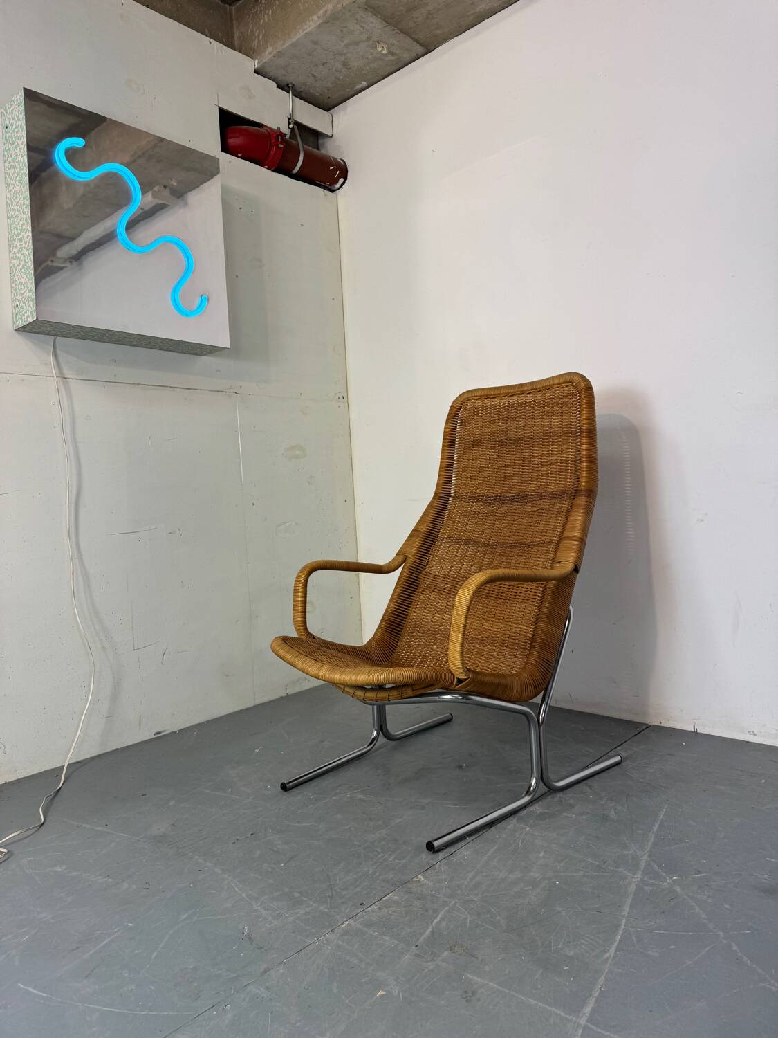 Chaise longue moderniste en acier et rotin du milieu du siècle par Dirk van Sliedregt