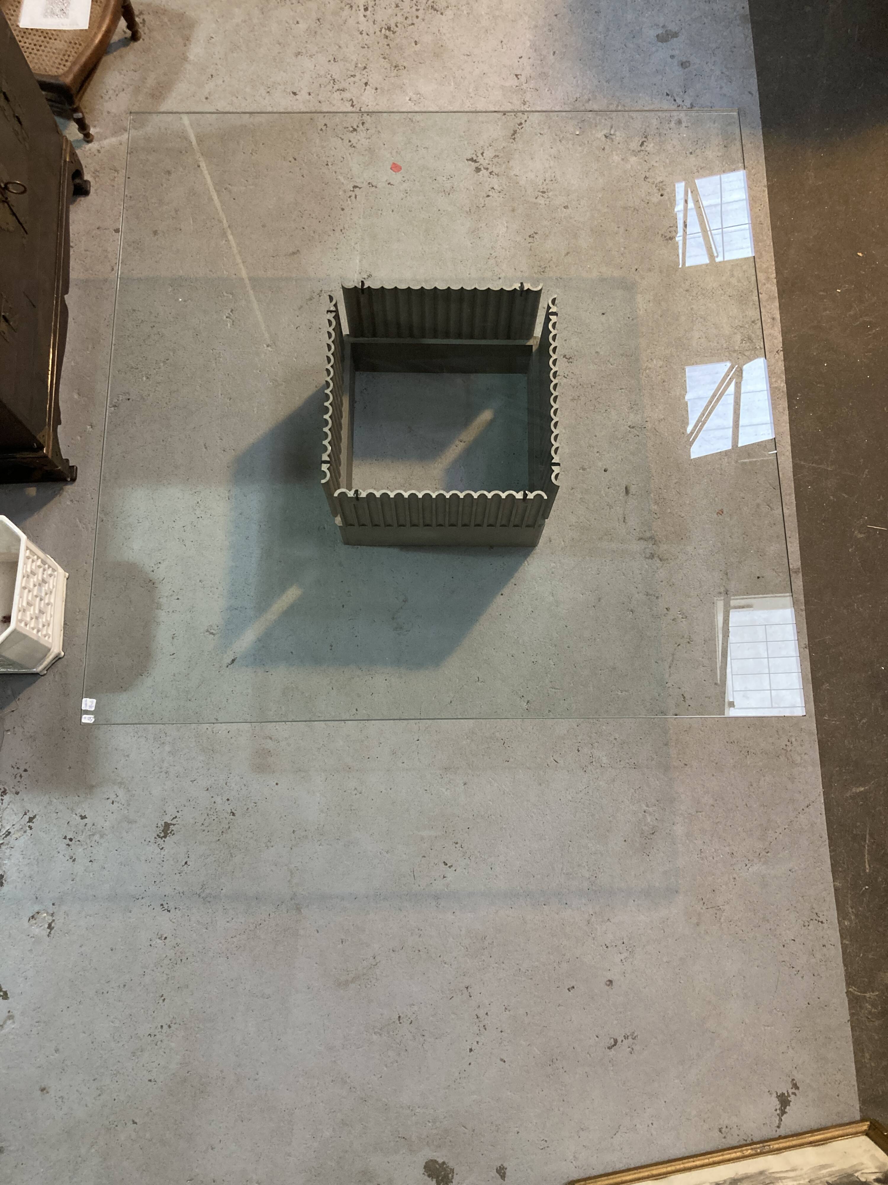 Large Coffee Table - Glass 120 x 120 - Designer