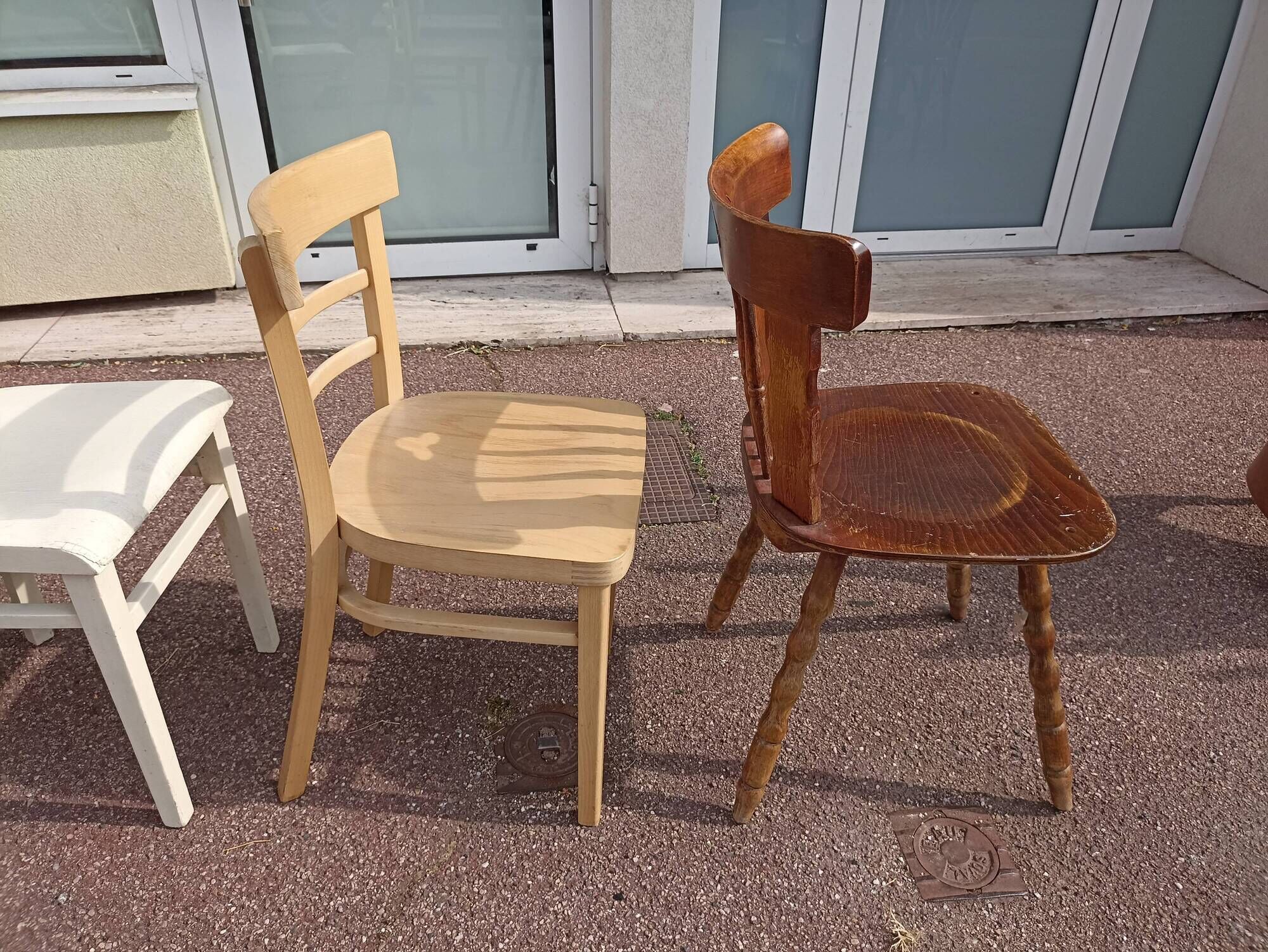 Set of 10 mismatched wooden bistro chairs - vintage