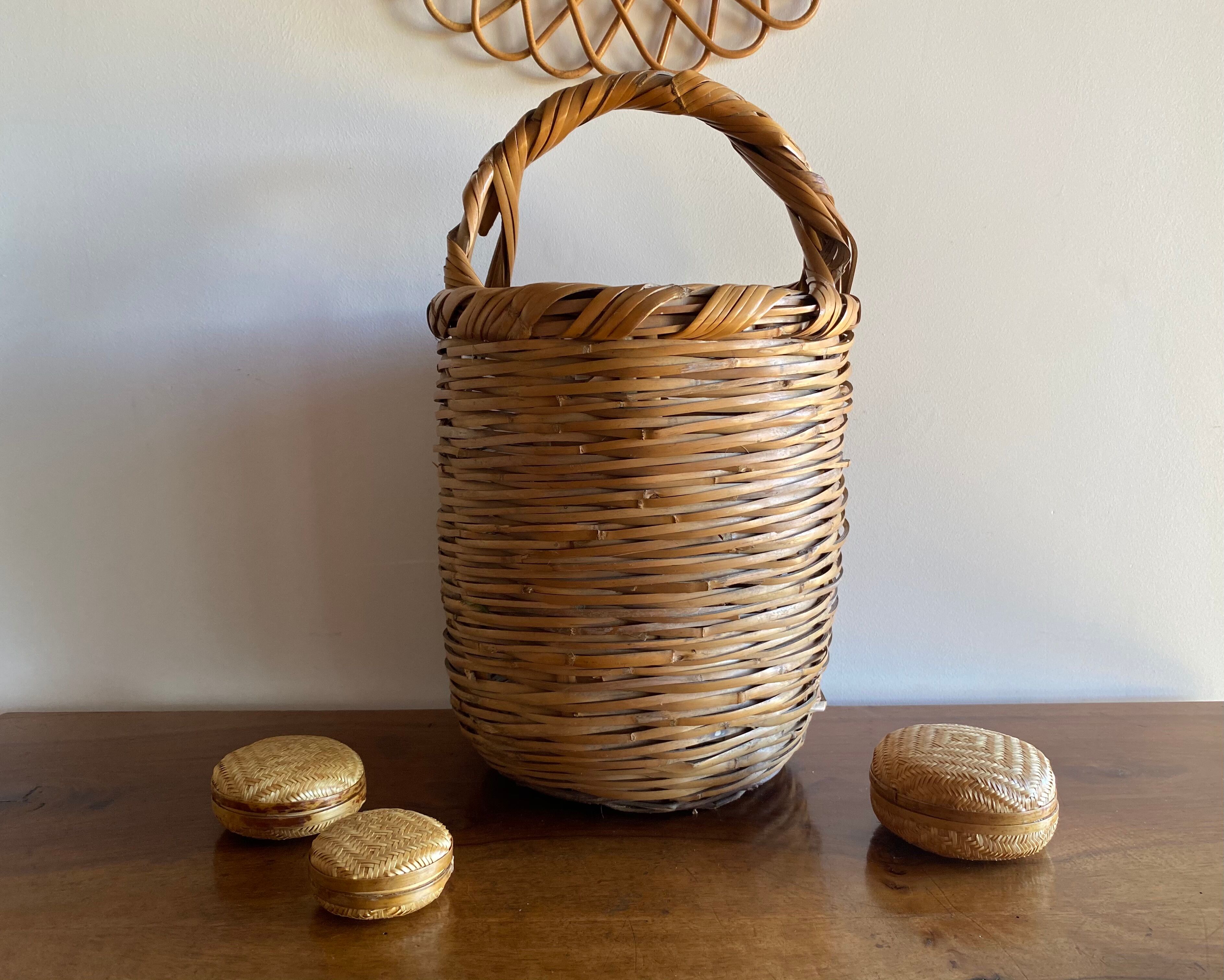 Old handmade 🧺 basket in braided rattan bamboo