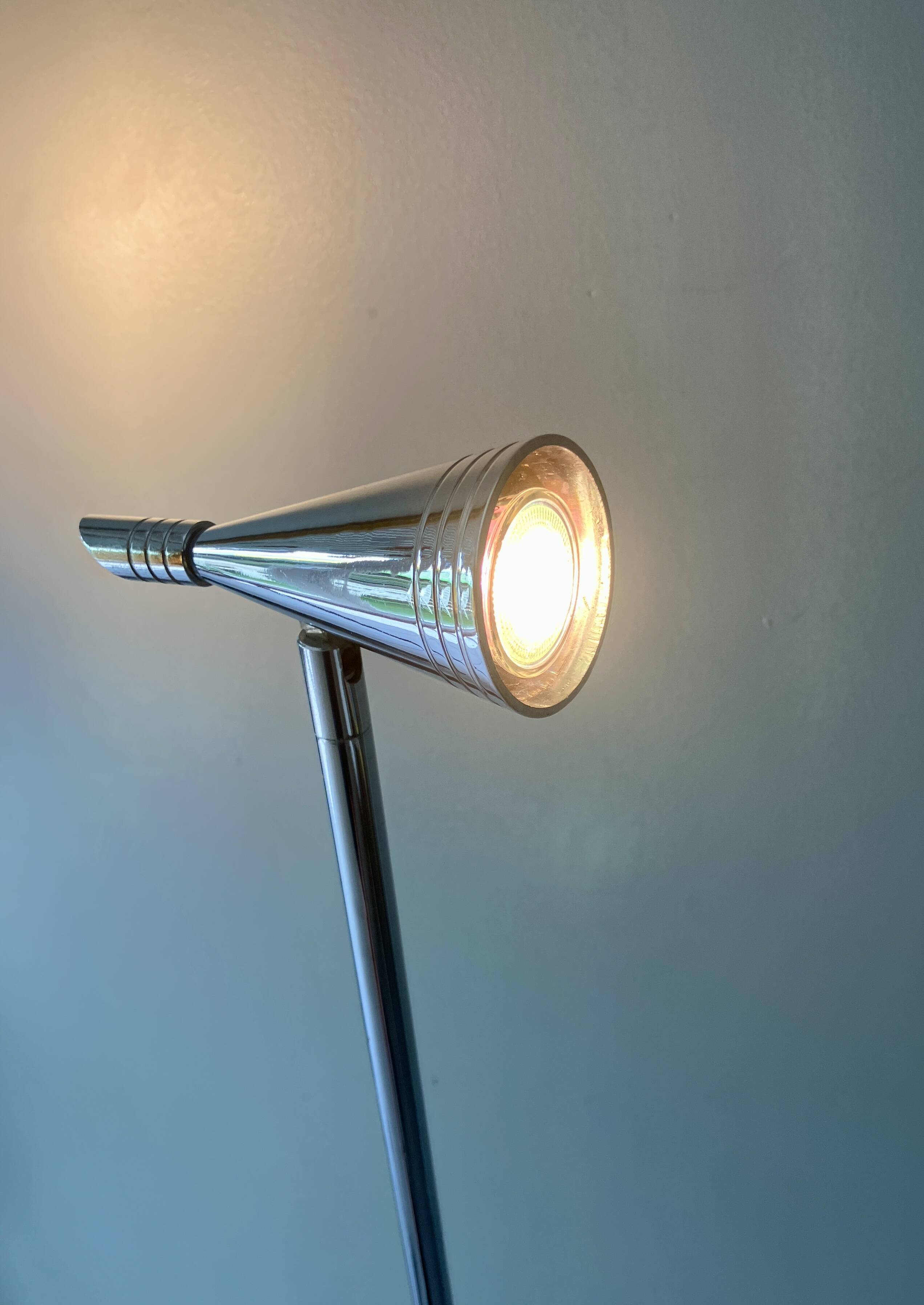 Paire de lampadaires Herstal acier chromé