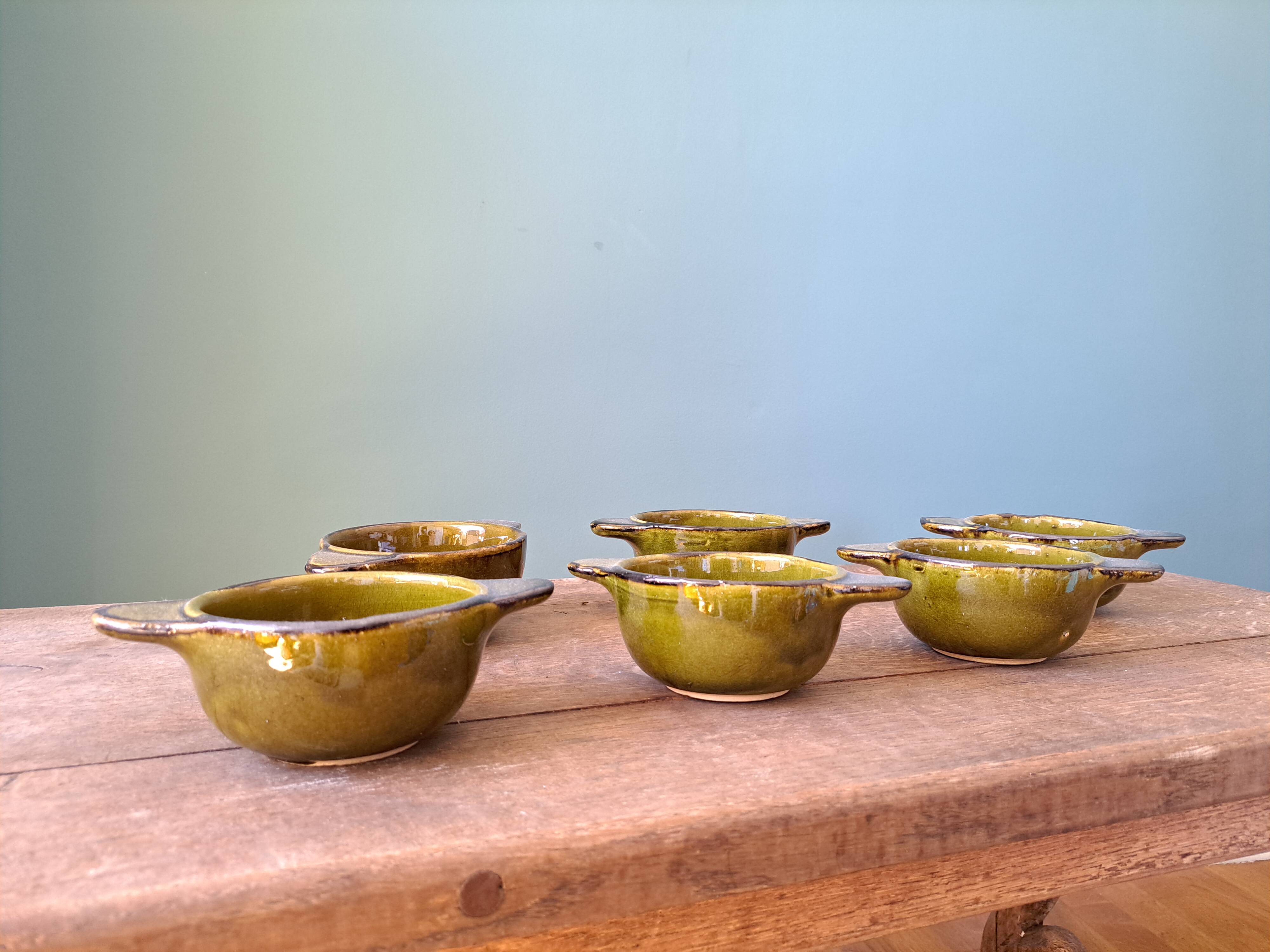 6 glazed clay bowls