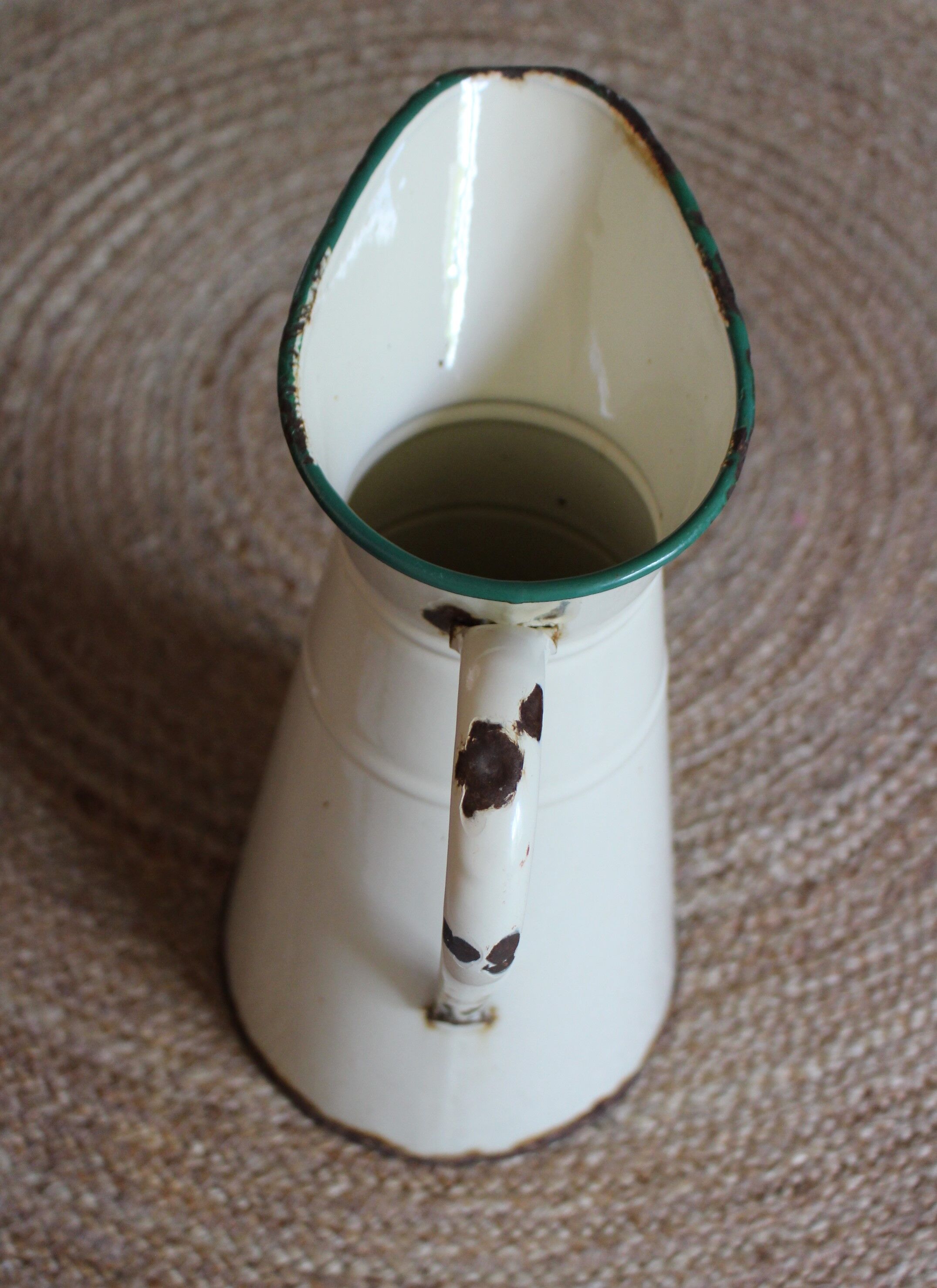 Large pitcher Enamelled sheet metal