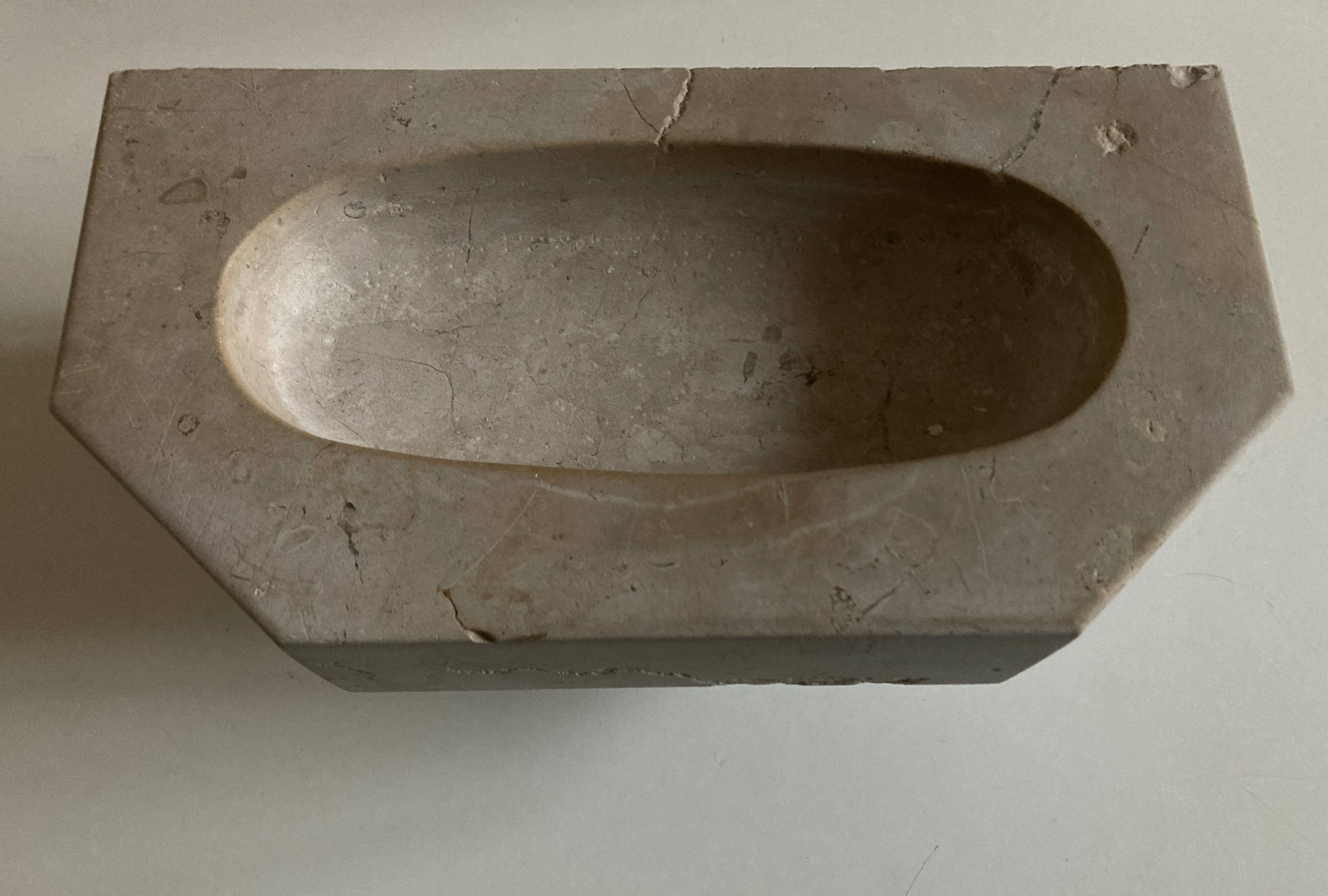 Monastery stone font XS bastide soap holder