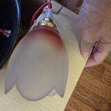 Suspension with tulips and a red scalloped lampshade.