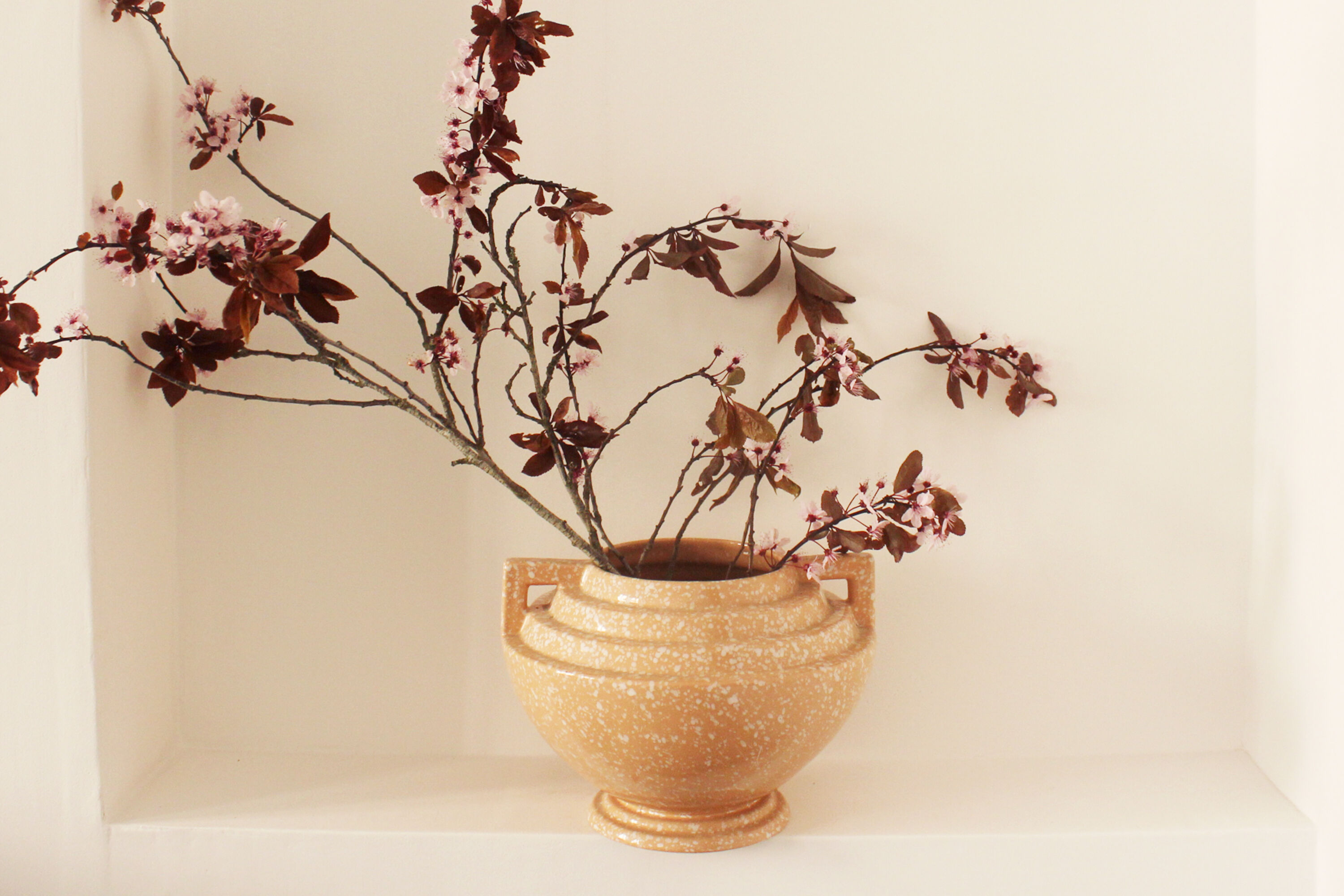 Vase original rose pâle moucheté de blanc