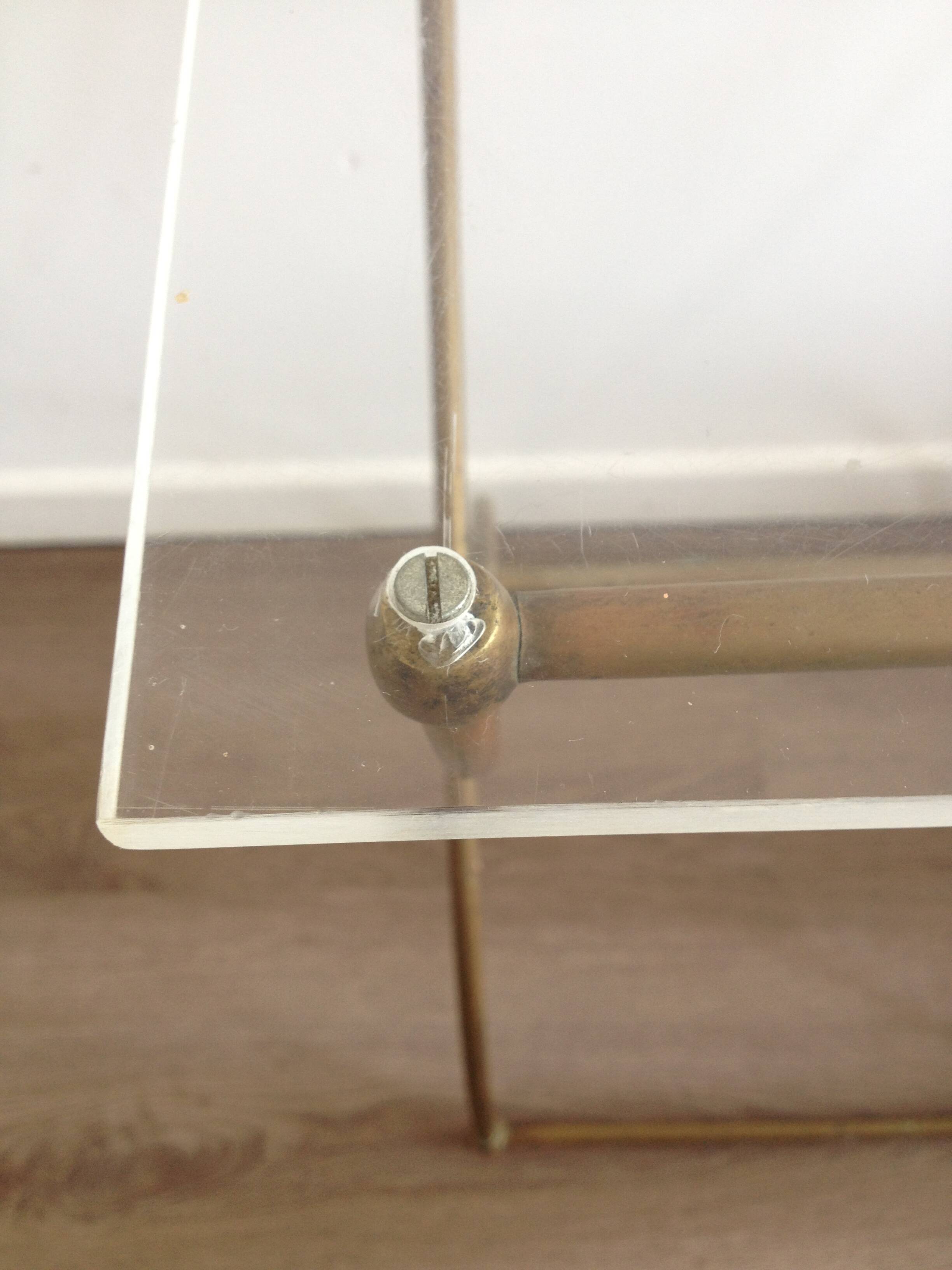 Table d'appoint laiton et plexiglass vintage