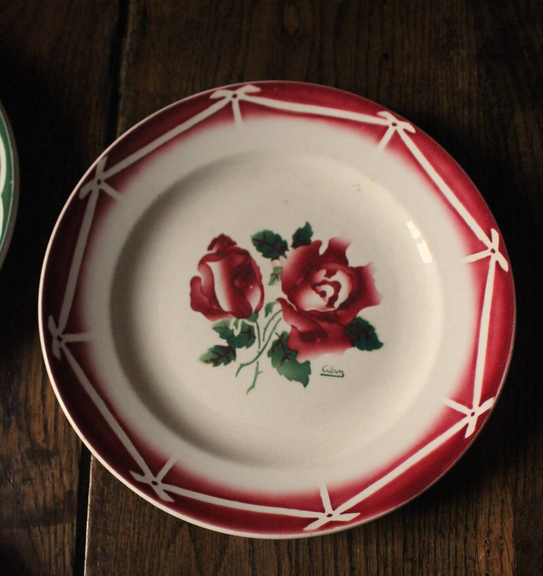 Set of 6 mismatched Art Deco red green yellow dinner plates Digoin