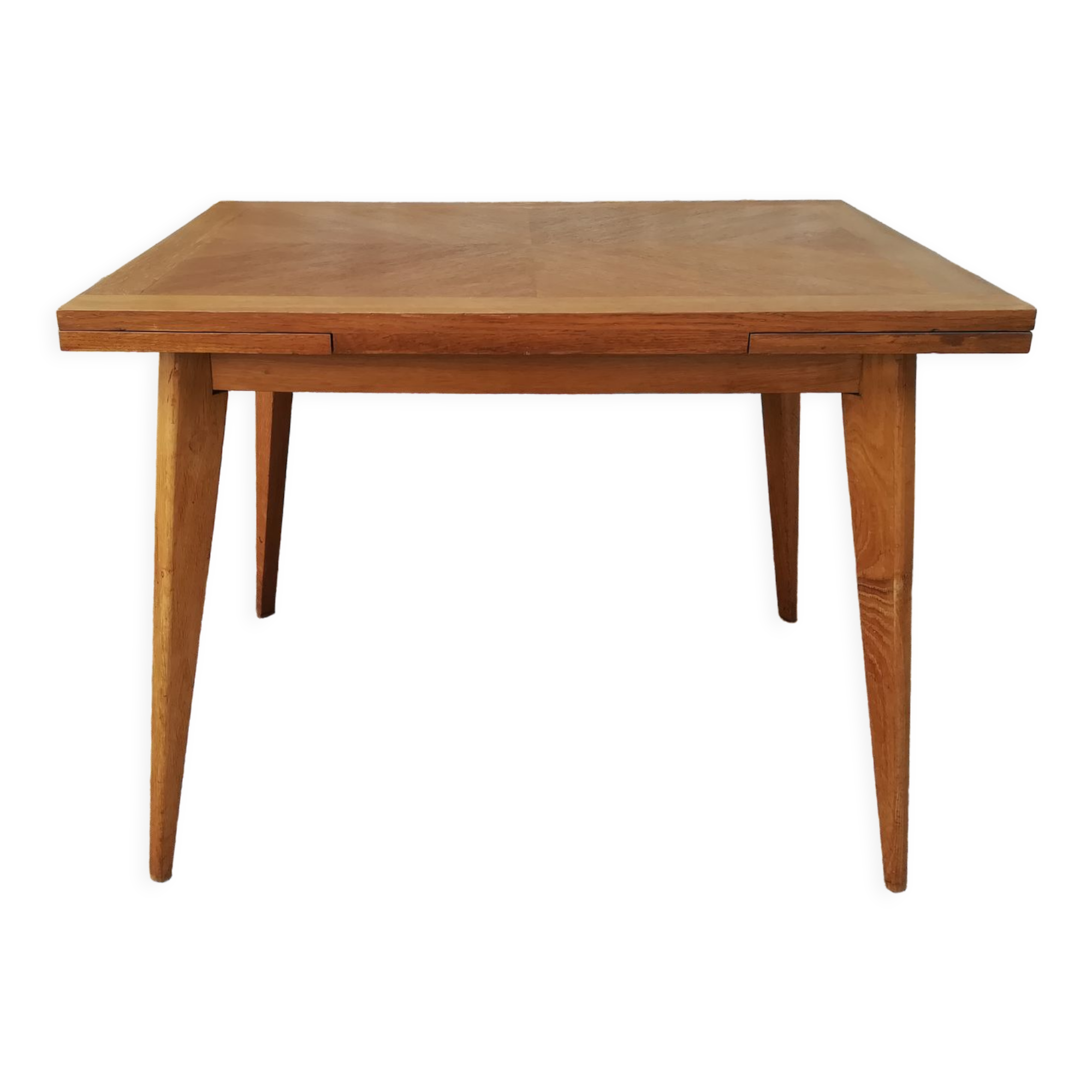 Oak table has two vintage extensions