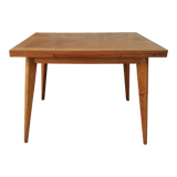 Oak table has two vintage extensions