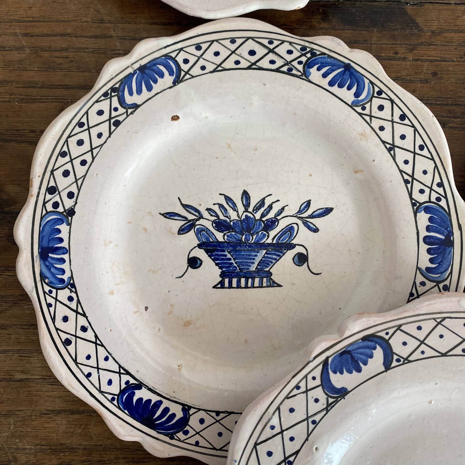 Dessert plates in Rouen faience with hand decoration.