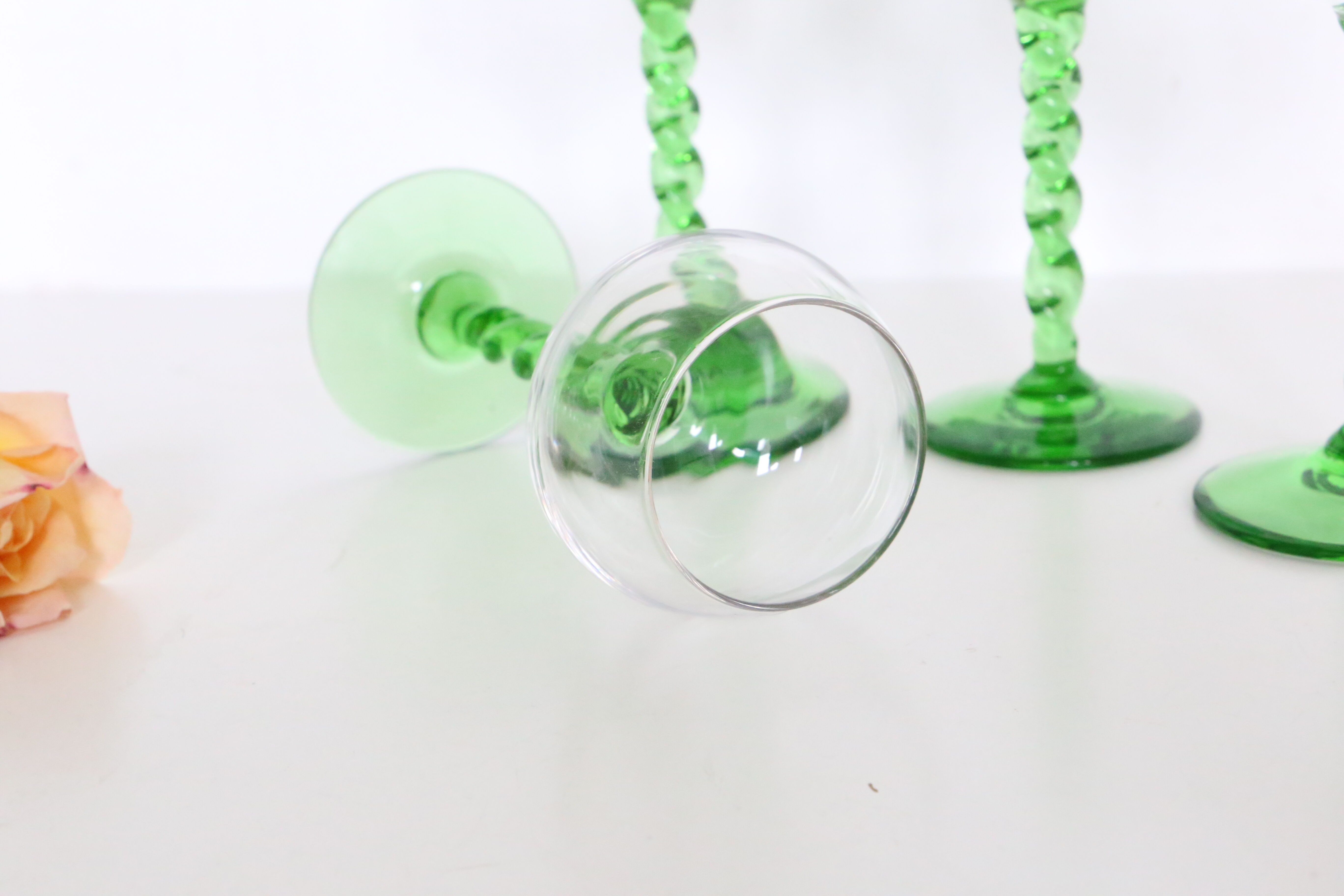 Set de 4 verres à vin blanc, pied vert, Français, vintage