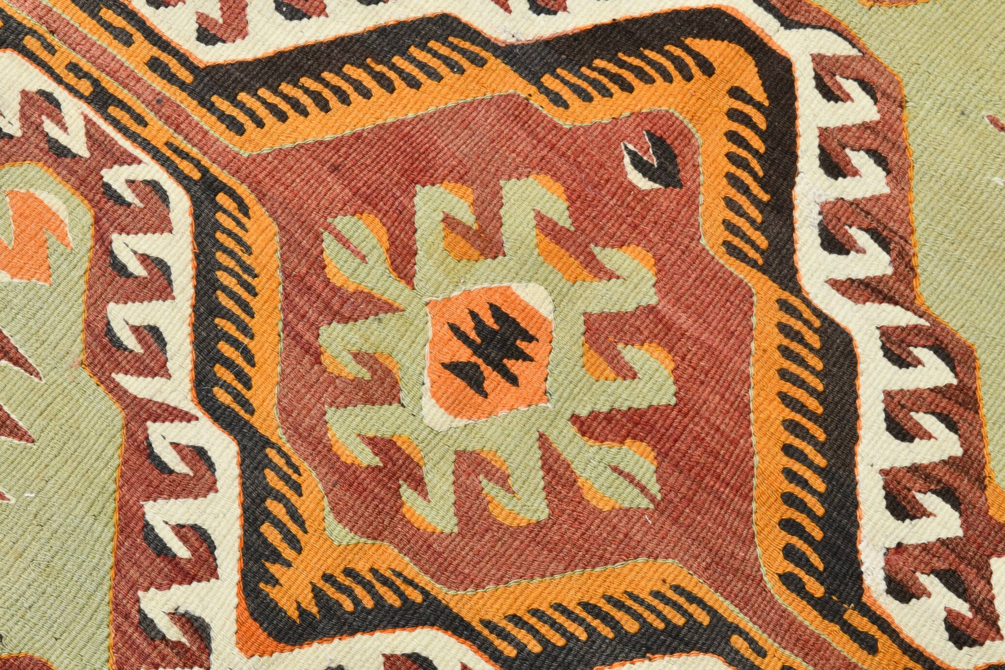 Tapis kilim vintage géométrique fait main – Explosion de motifs ethniques