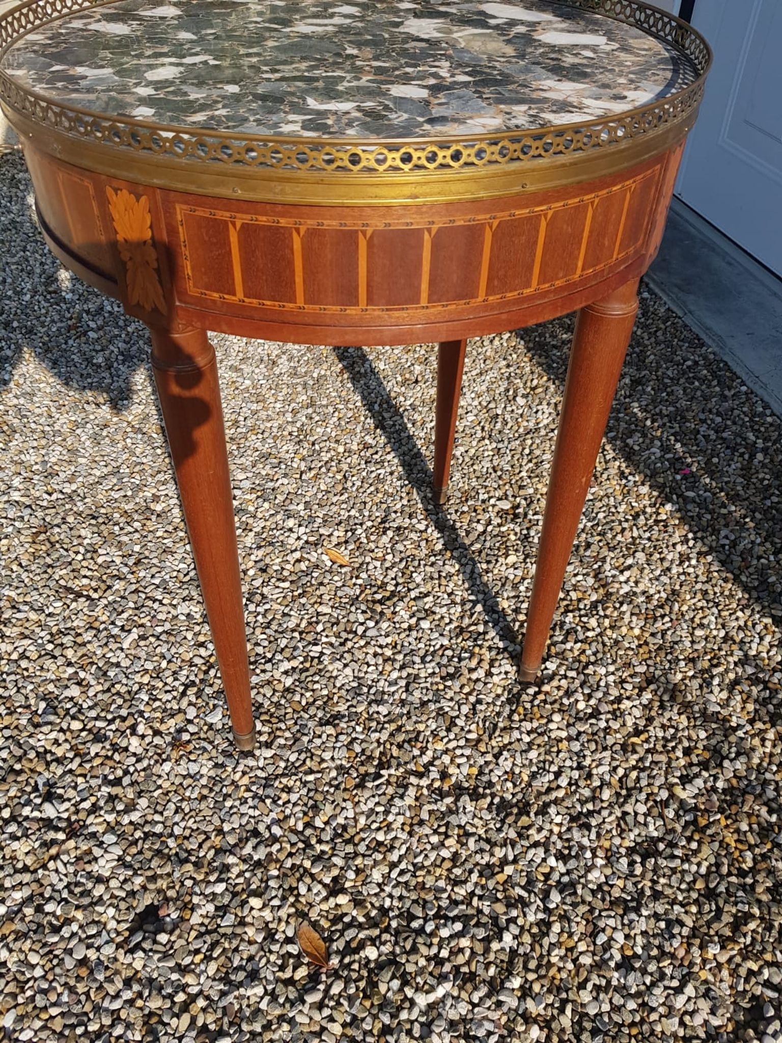 Table bouillotte de style Louis XVI marqueterie