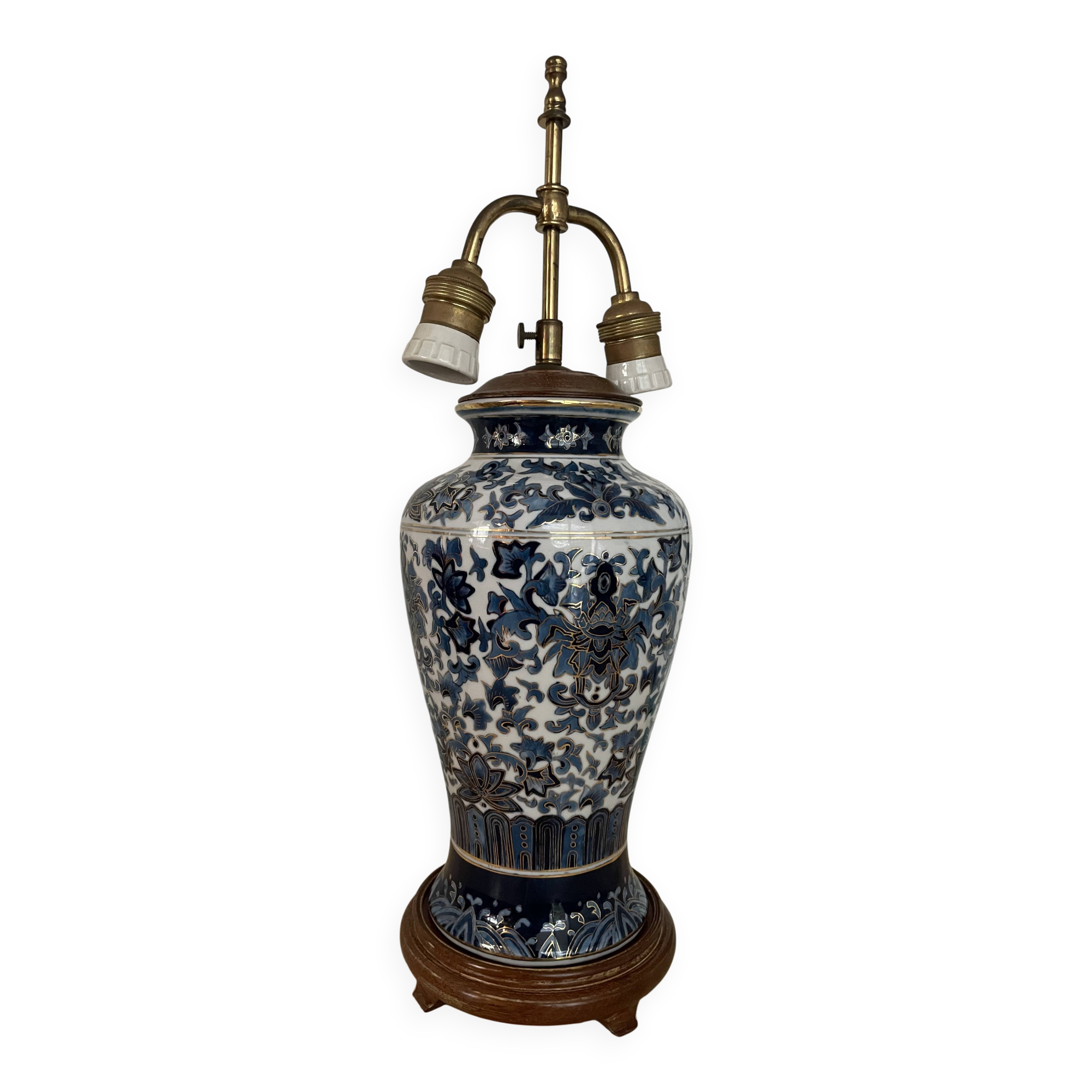 Chinese porcelain table lamp
