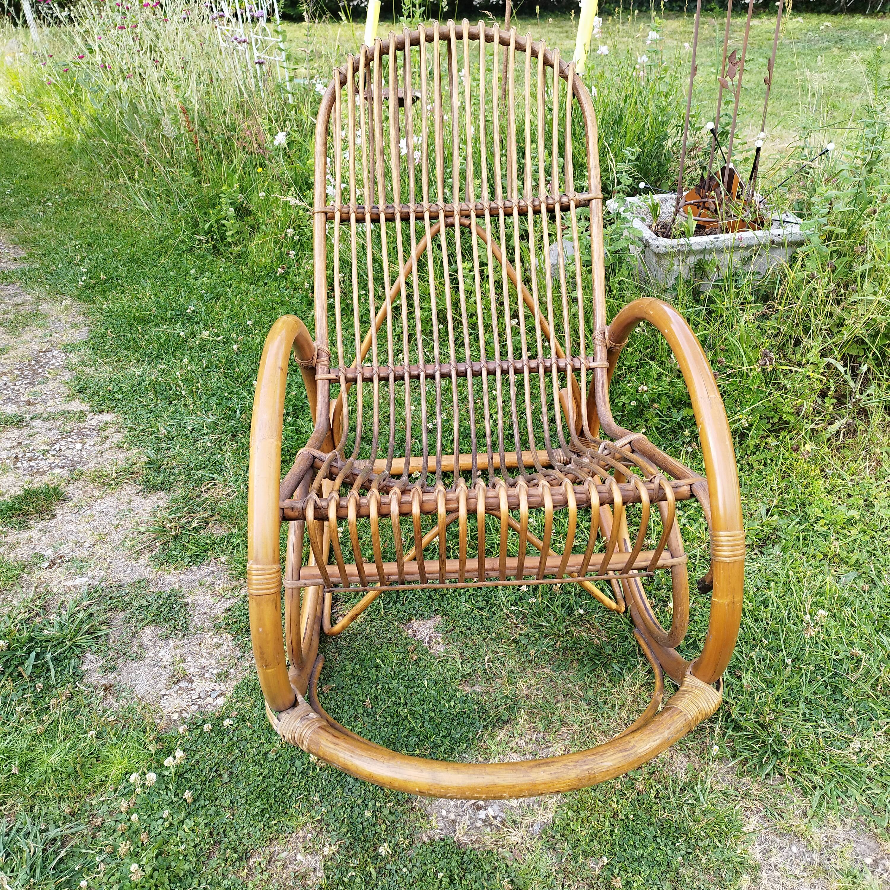 Rocking-chair vintage rotin