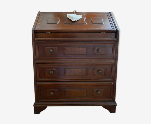 Chest of drawers in old wood