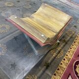 Coffee table with a base in the shape of books