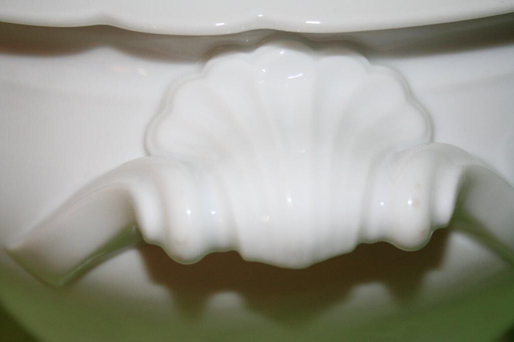 Large old 19 eme white porcelain tureen