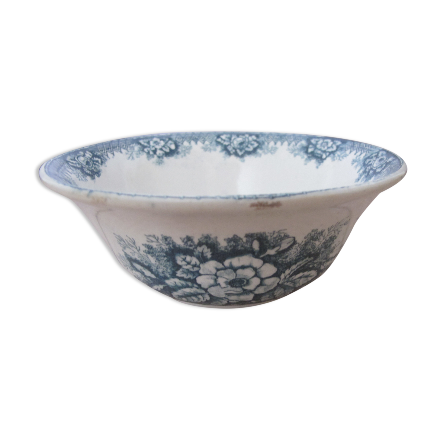 Small cut in iron earth