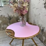 Table basse vintage en rotin rose