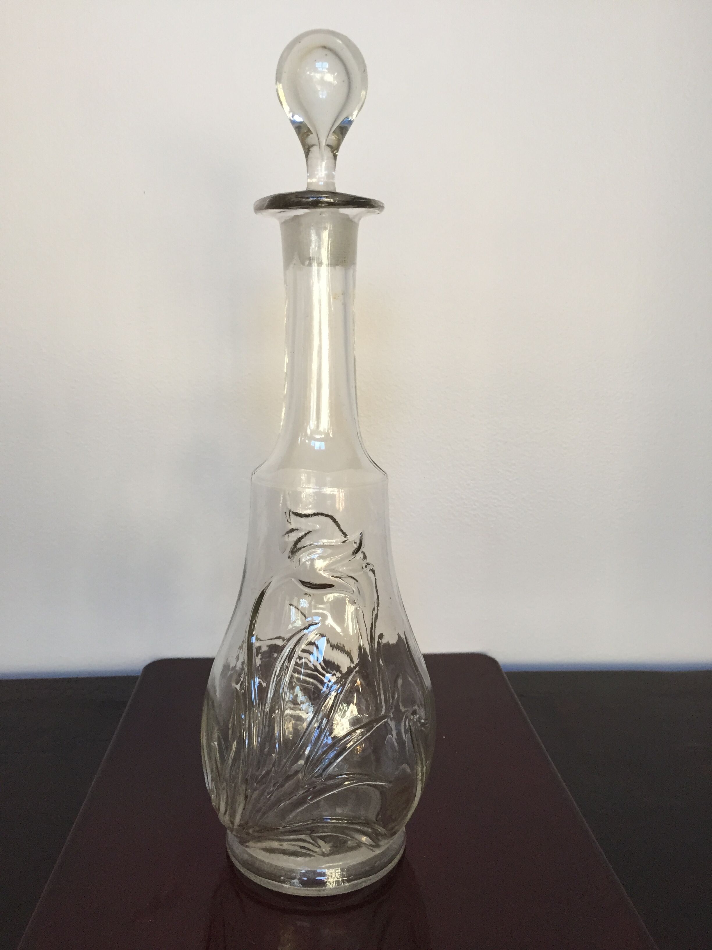 Art Deco stylized flowers carafe with its cap