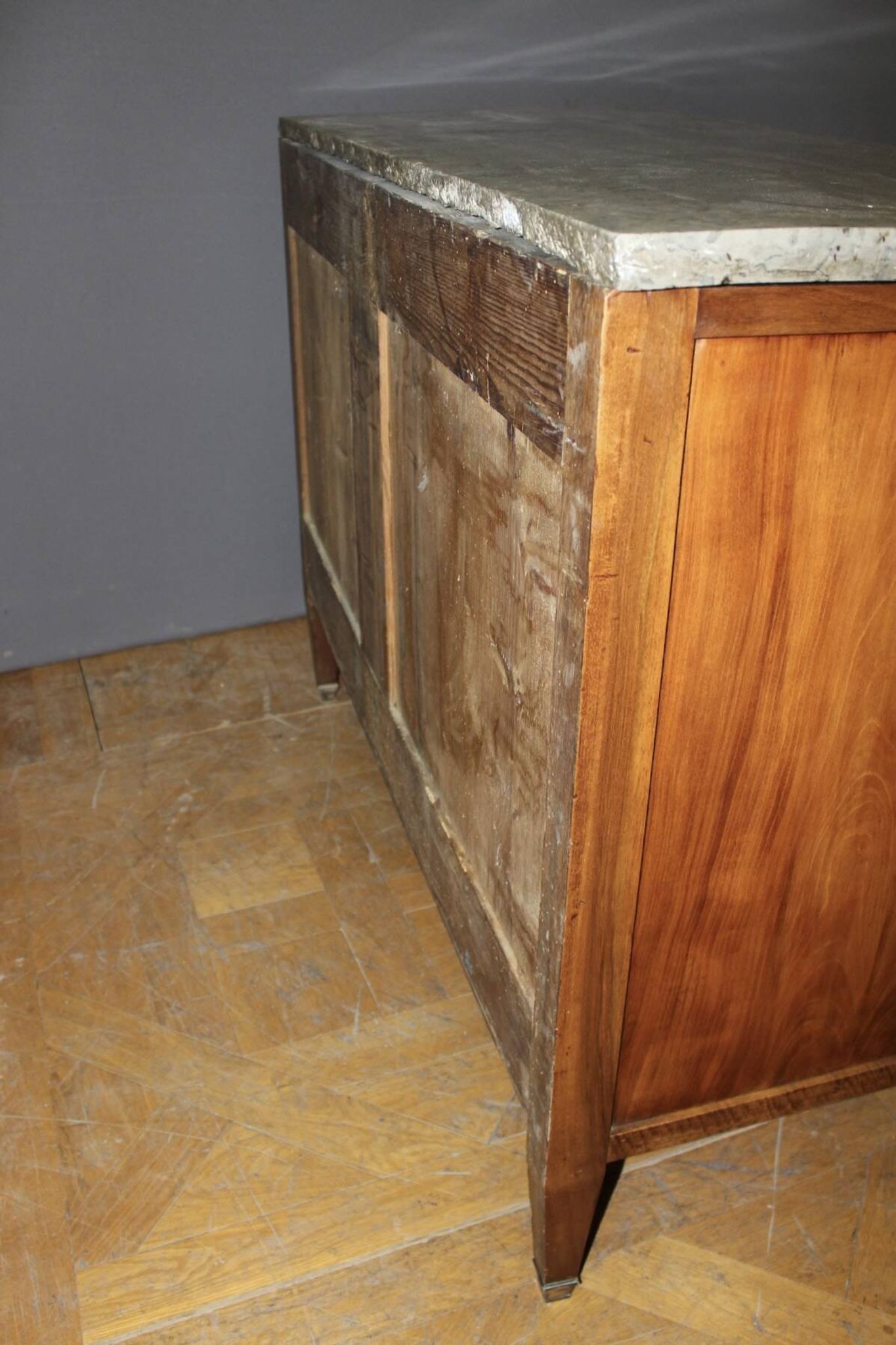 Commode Directoire en Noyer fin XVIII