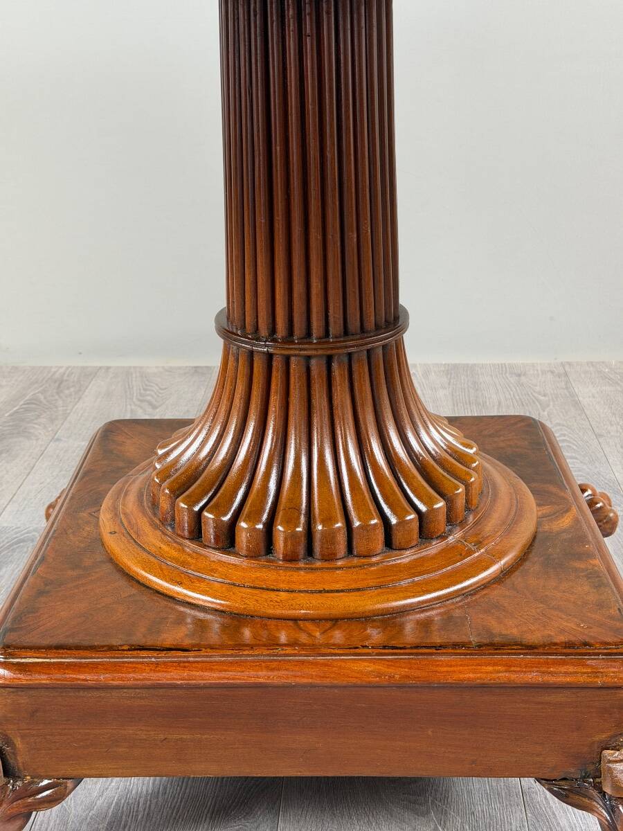Oval Empire-style table with a central pedestal, 19th century.
