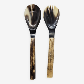 Serving cutlery set in buffalo horn and smooth bone handle