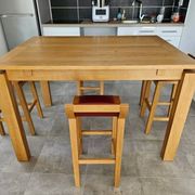 Table haute en bois massif extensible + 4 tabourets