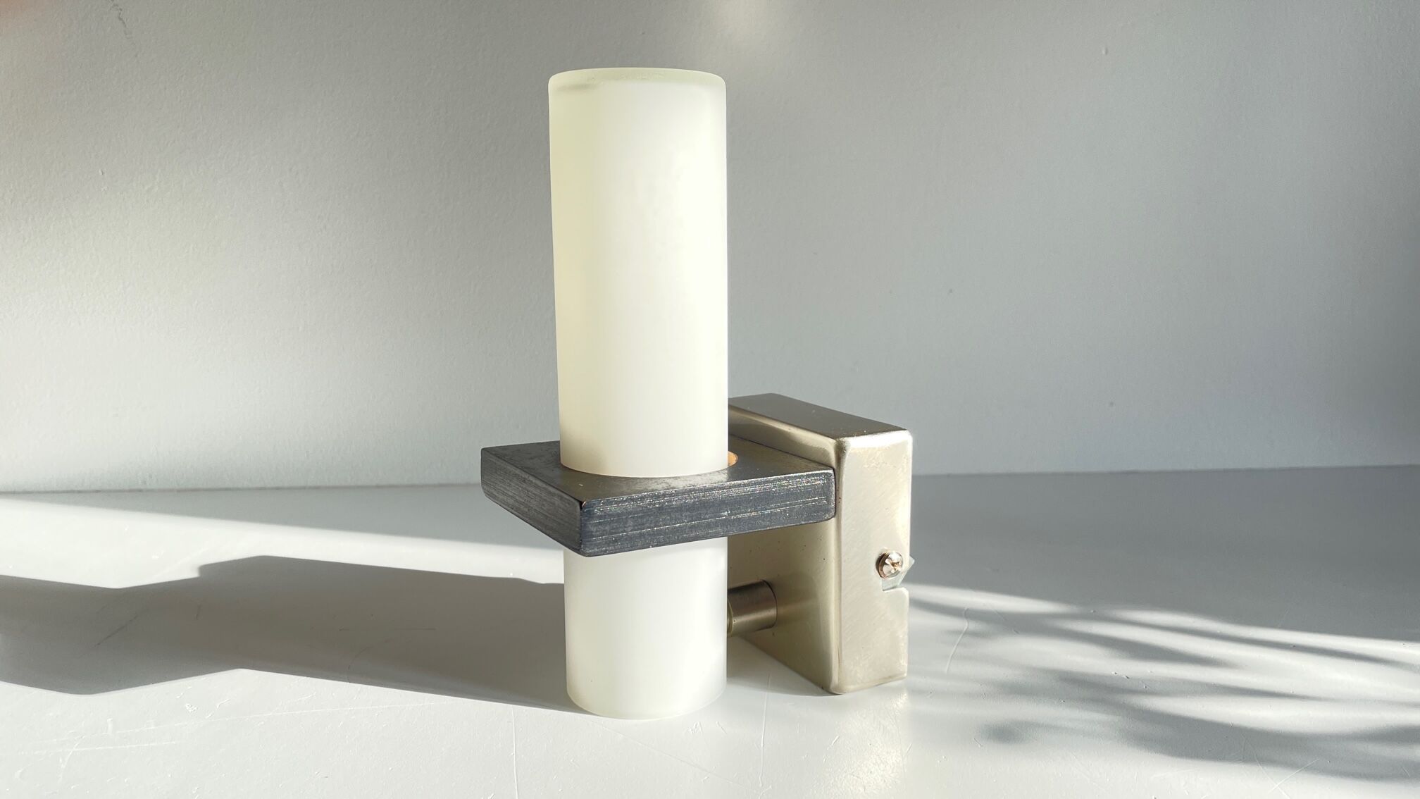 Contemporary wall lamp vintage design