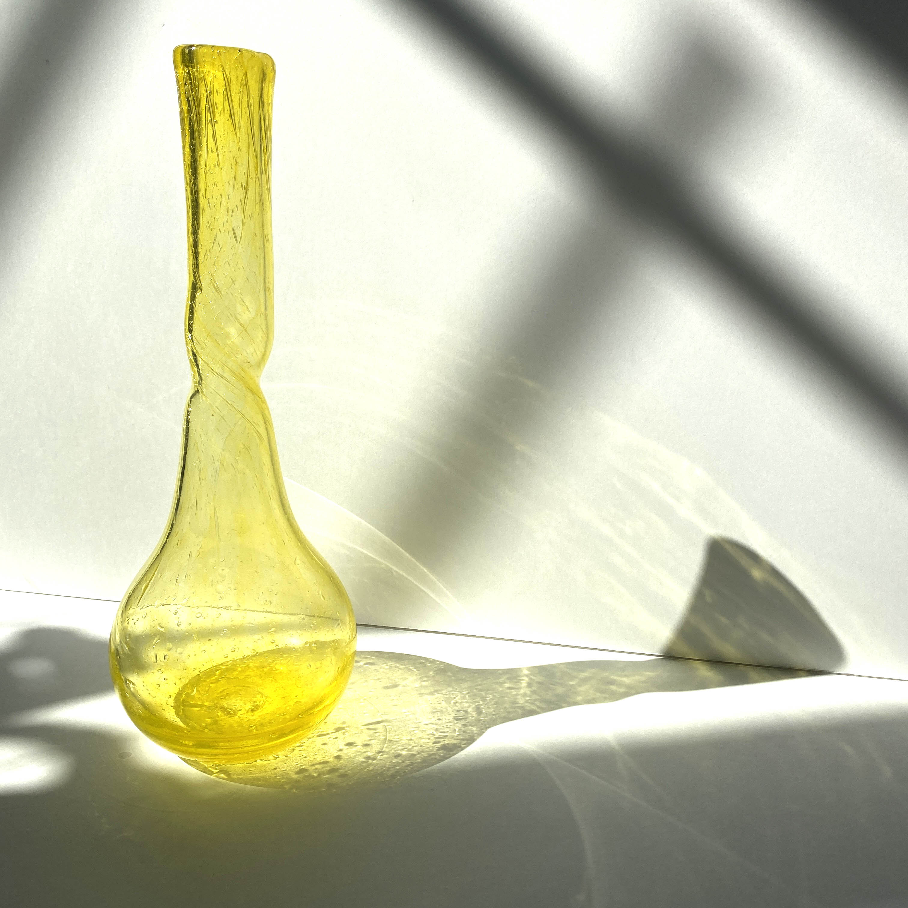 Vase soliflore blown glass bubbled yellow