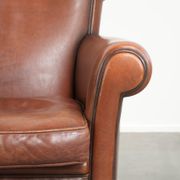 Timeless armchair made of sheepskin leather with a English look