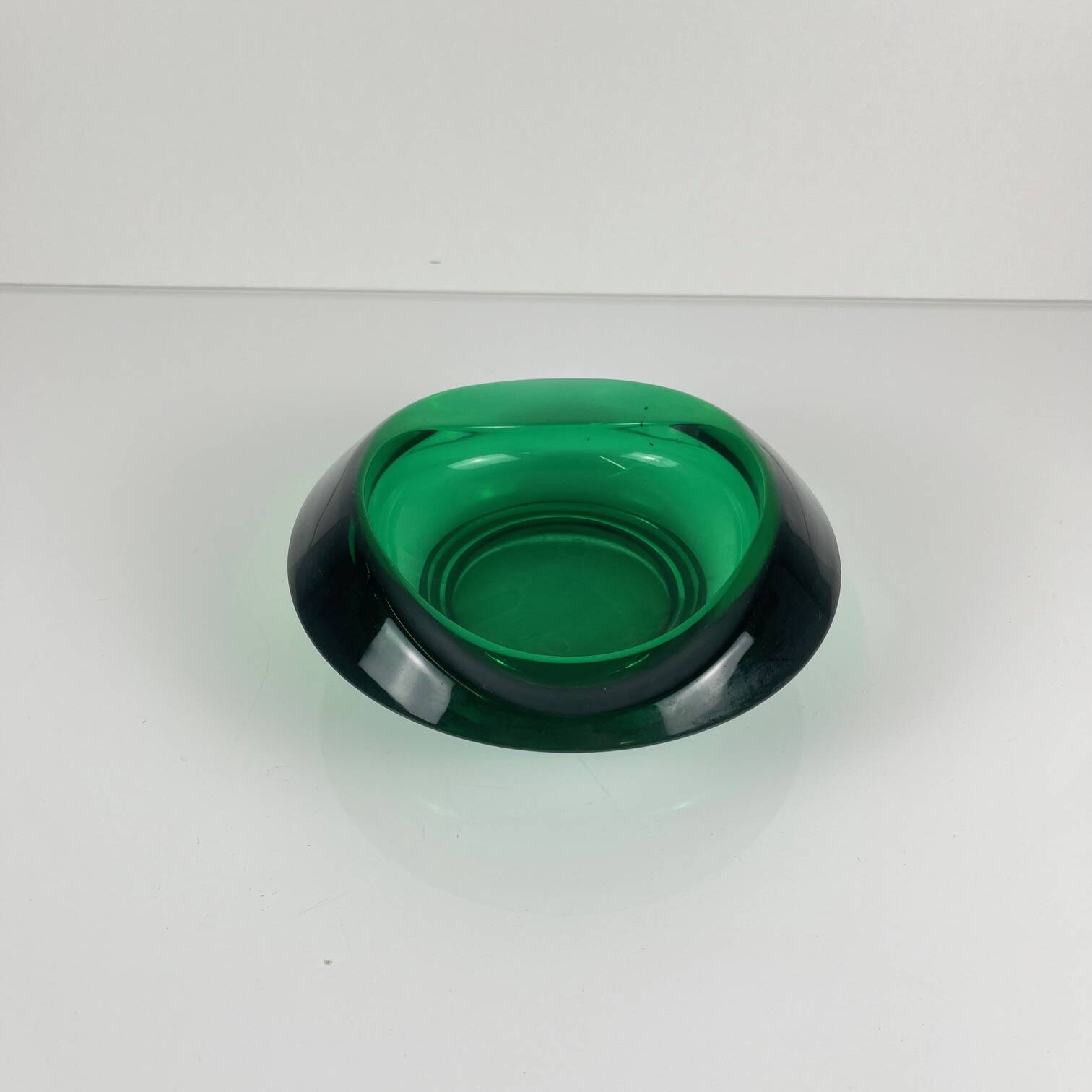 Vide poche / cendrier en verre vert, Tchéquie, 1960