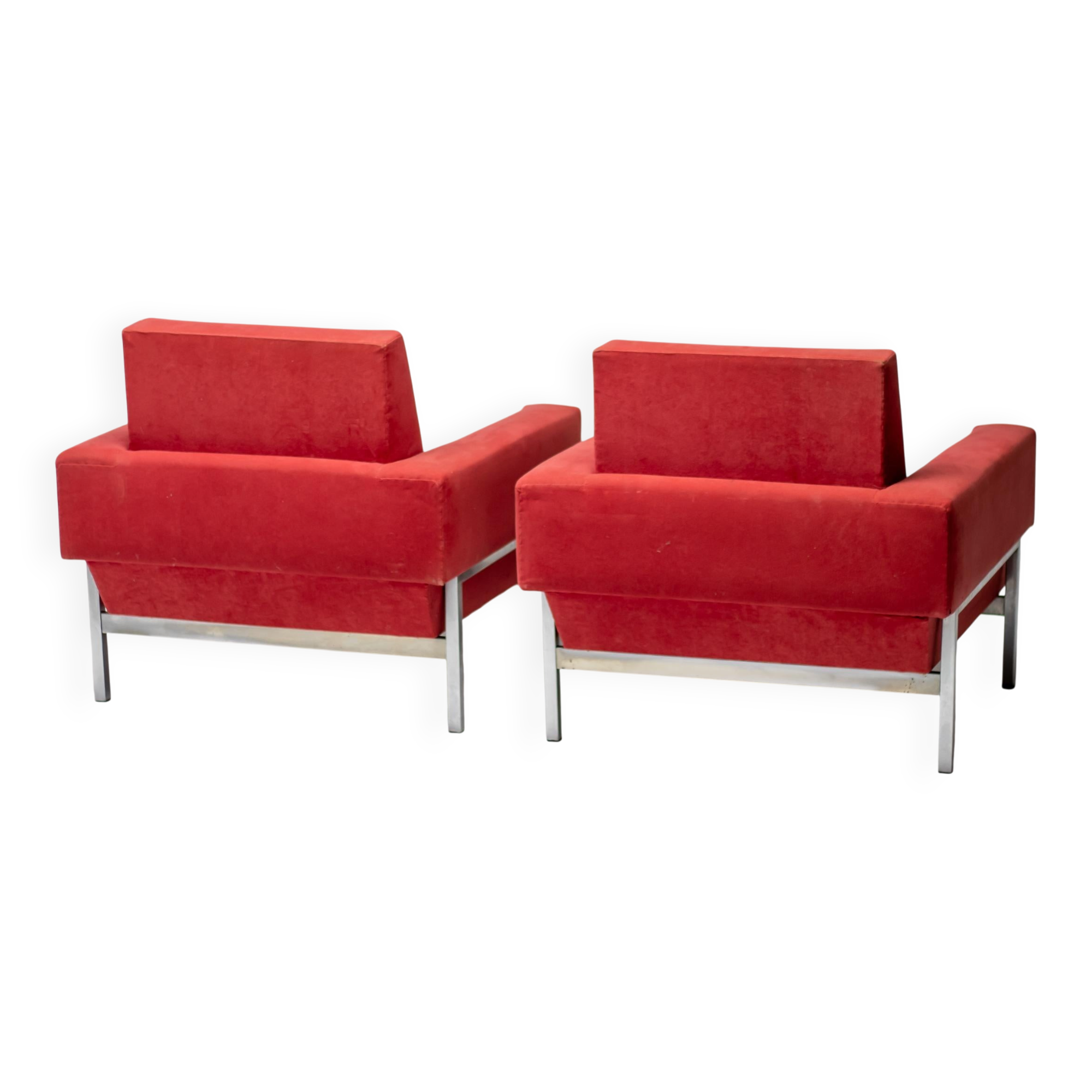 Red Kiushu armchairs by Saporiti characteristic of mid-20th century Italian modern design.