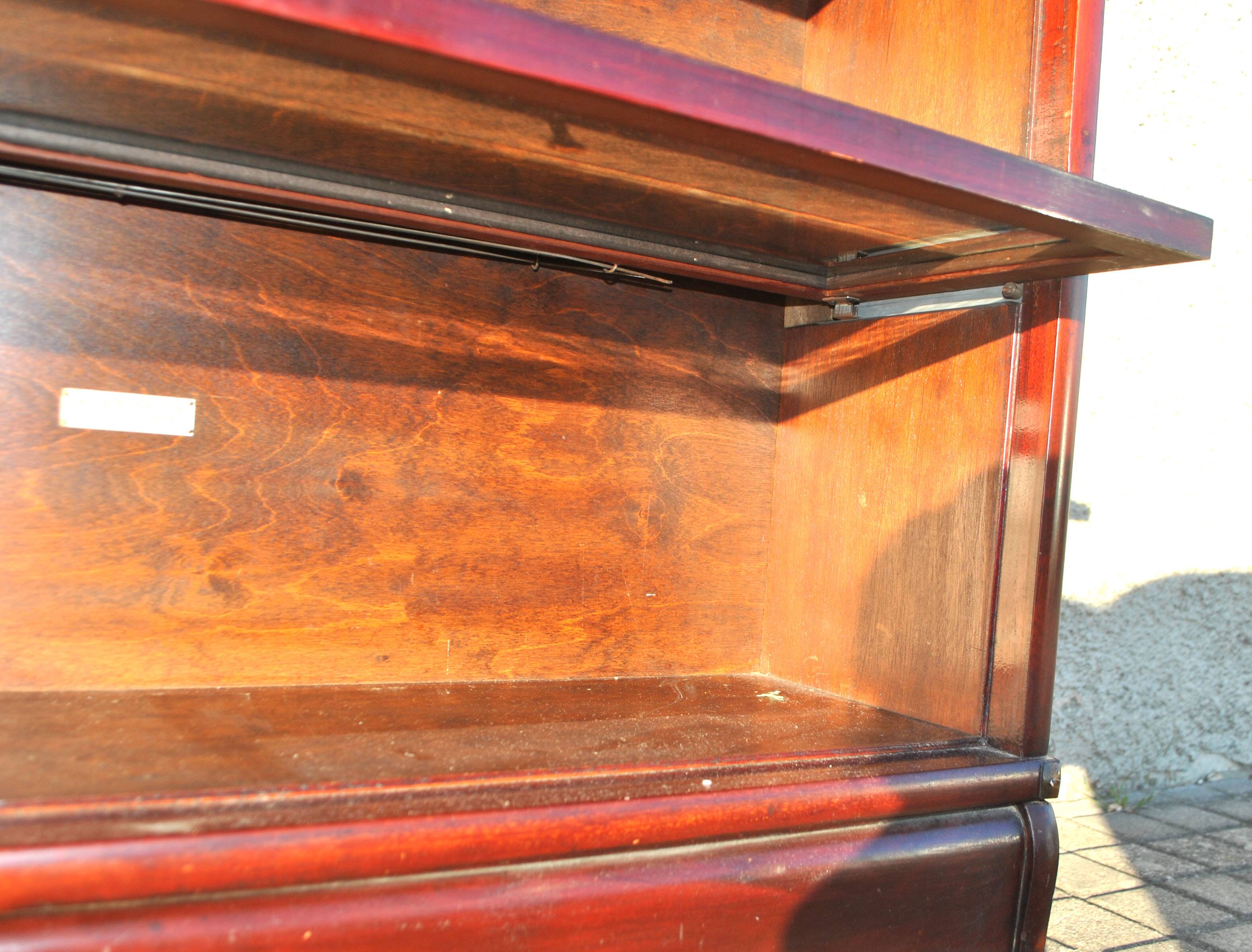 Mahogany glass-fronted bookcase THE GLOBE WERNICKE LONDON 1900, a piece of furniture