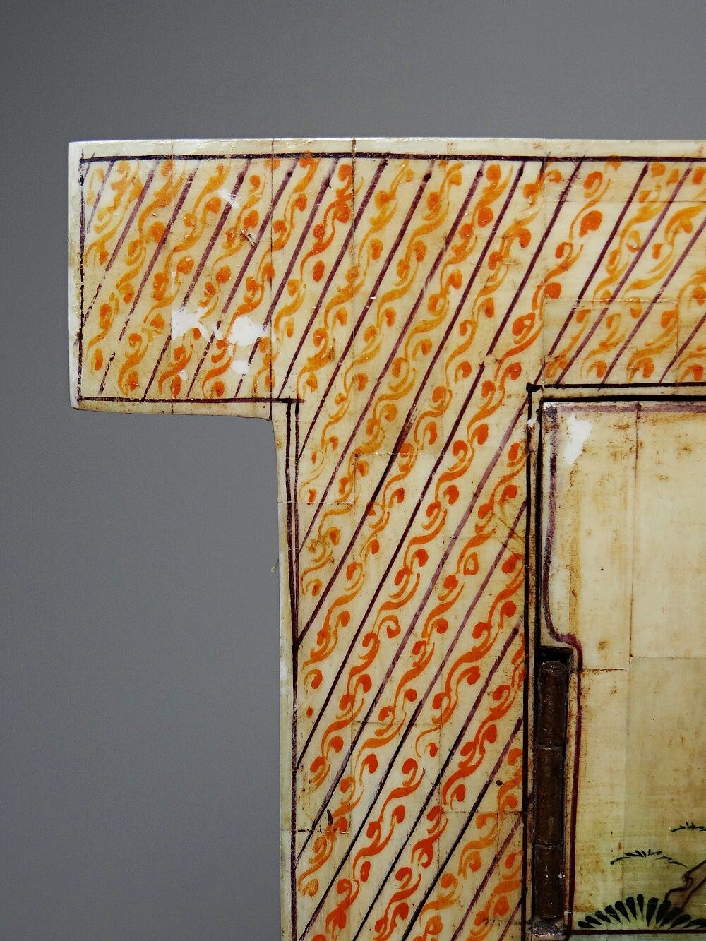 Mirror window Rajasthan in hand-painted bone decor with an ancient horseman from the early 20th century.