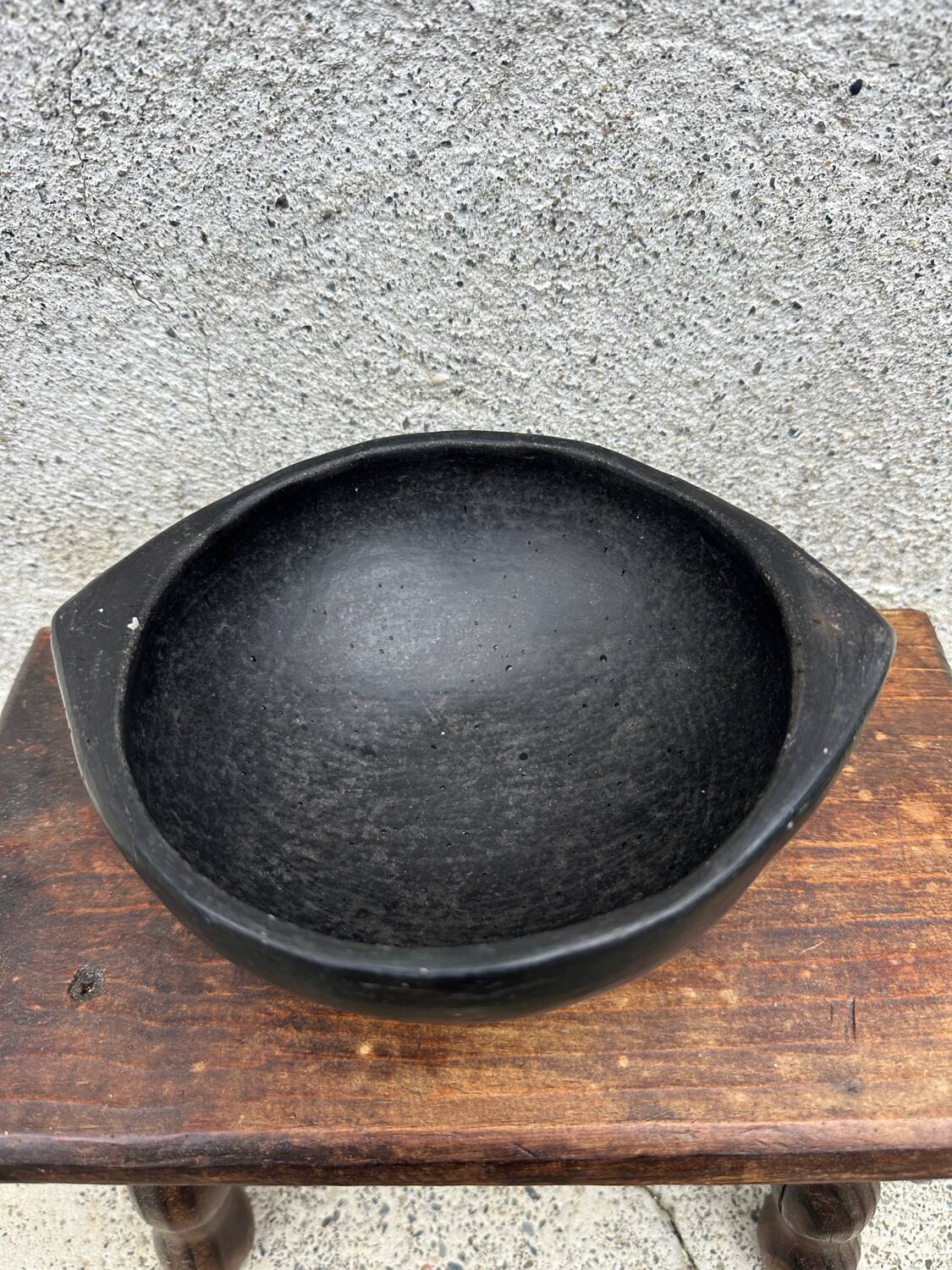 Ancient bowl, ethnic pottery in Colombian La Chamba ceramic.