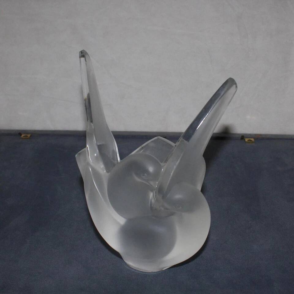 "Sylvie" crystal dove flower vase circa 1970 Lalique France